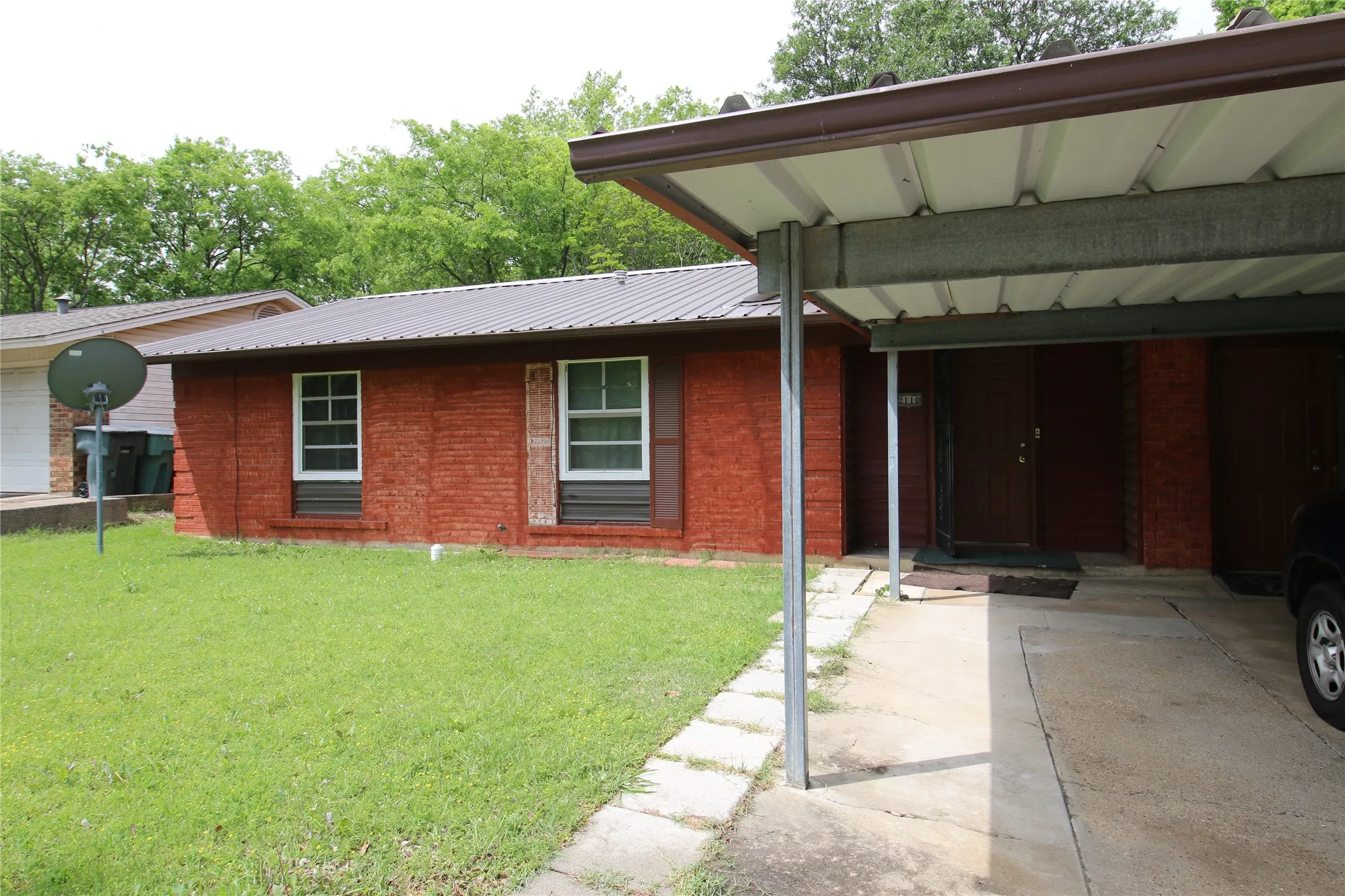 Single Family Residence For Sale in Grayson County , 2110 Duchess Drive, Sherman, Texas 75090, 3 Bedrooms, 2 Bathrooms, Garage spaces, 923 Sqft, built in 1967, Price $145,000, mls#21343201, Real Estate Agent in Sherman, Homes For Sale in Grayson county, Homes For Sale in Sherman, Realtor in Sherman Texas, Real Estate Brokerage Independent Realty Texas, Luminita Cordes Realtor