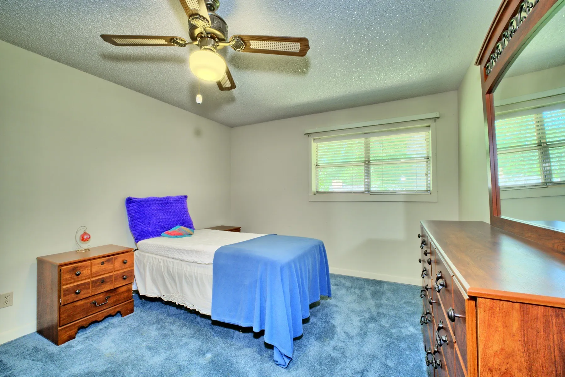 Single Family Residence For Sale in Sabine (TX) County , 731 Pecan Estates Loop, Hemphill, Texas 75948, 3 Bedroom, 3 Bathroom, 4 Garage spaces, 1,824 Sqft, built in 1985, mls#21343105, Real Estate Agent in Hemphill, Homes For Sale in Sabine (TX) county, Homes For Sale in Hemphill, Realtor in Hemphill Texas, Real Estate Brokerage Independent Realty Texas, Luminita Cordes Realtor