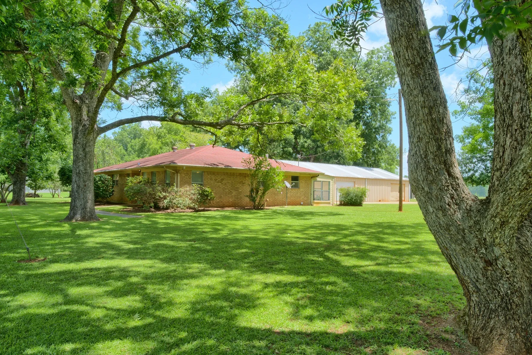 Single Family Residence For Sale in Sabine (TX) County , 731 Pecan Estates Loop, Hemphill, Texas 75948, 3 Bedroom, 3 Bathroom, 4 Garage spaces, 1,824 Sqft, built in 1985, mls#21343105, Real Estate Agent in Hemphill, Homes For Sale in Sabine (TX) county, Homes For Sale in Hemphill, Realtor in Hemphill Texas, Real Estate Brokerage Independent Realty Texas, Luminita Cordes Realtor