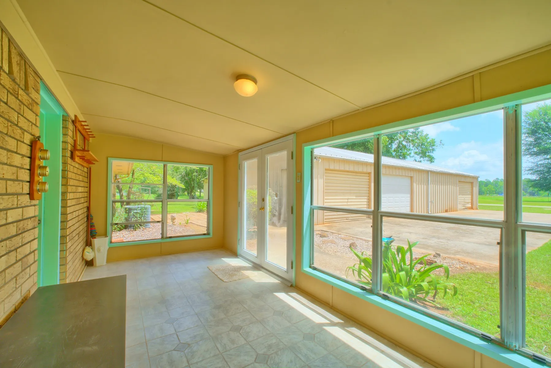 Single Family Residence For Sale in Sabine (TX) County , 731 Pecan Estates Loop, Hemphill, Texas 75948, 3 Bedroom, 3 Bathroom, 4 Garage spaces, 1,824 Sqft, built in 1985, mls#21343105, Real Estate Agent in Hemphill, Homes For Sale in Sabine (TX) county, Homes For Sale in Hemphill, Realtor in Hemphill Texas, Real Estate Brokerage Independent Realty Texas, Luminita Cordes Realtor