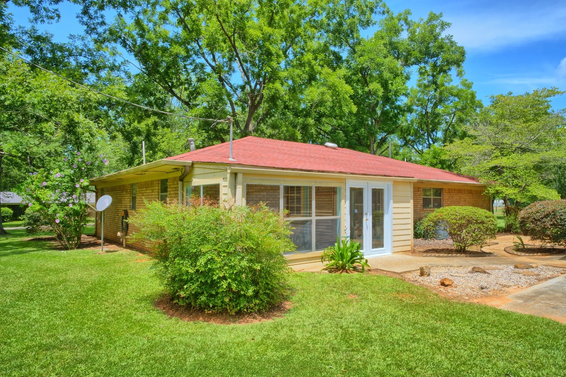 Single Family Residence For Sale in Sabine (TX) County , 731 Pecan Estates Loop, Hemphill, Texas 75948, 3 Bedroom, 3 Bathroom, 4 Garage spaces, 1,824 Sqft, built in 1985, mls#21343105, Real Estate Agent in Hemphill, Homes For Sale in Sabine (TX) county, Homes For Sale in Hemphill, Realtor in Hemphill Texas, Real Estate Brokerage Independent Realty Texas, Luminita Cordes Realtor