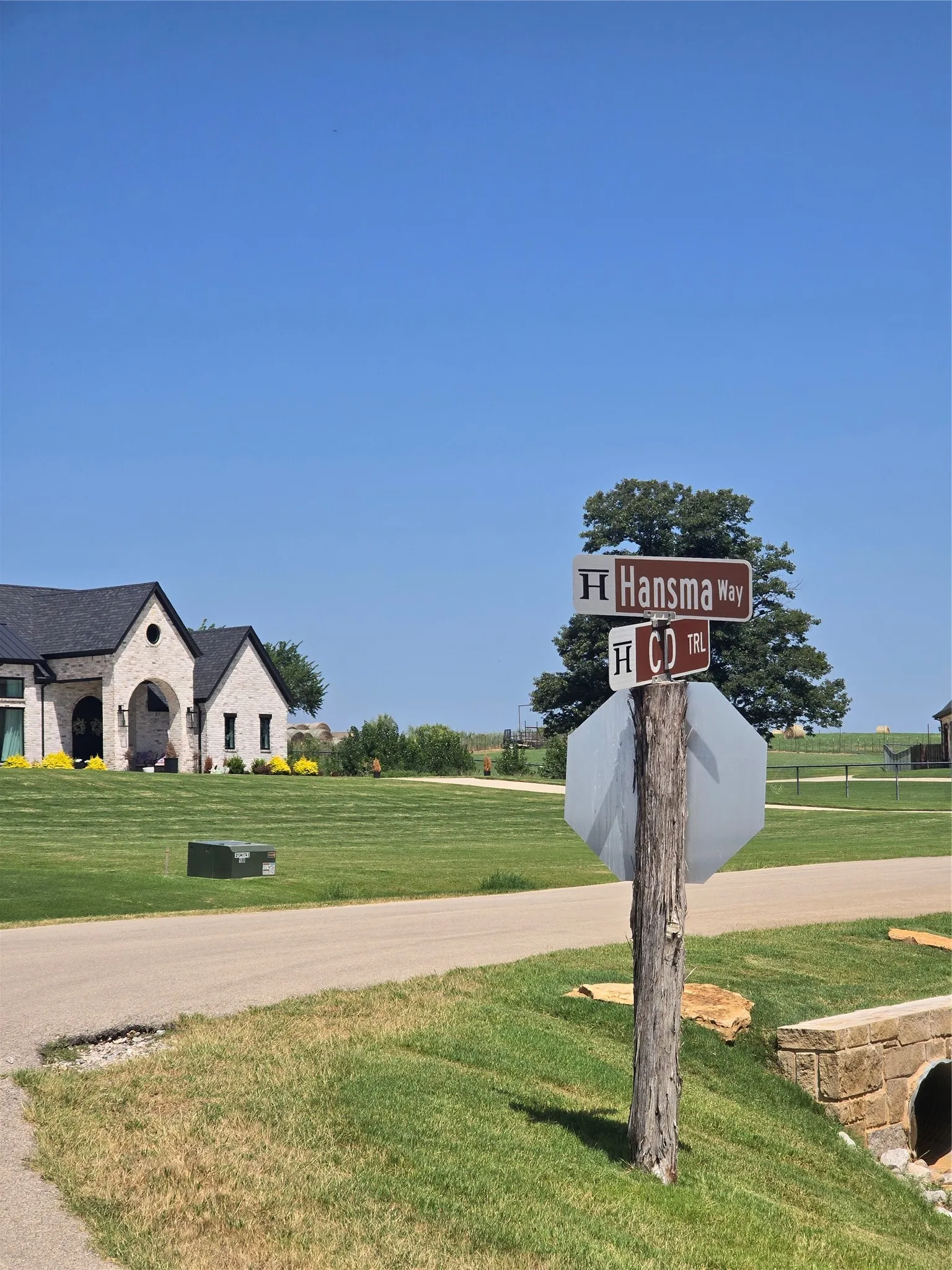 Single Family Residence For Sale in Parker County , 401 Cd Trail, Weatherford, Texas 76087, 5 Bedroom, 4 Bathroom, 3 Garage spaces, 4,425 Sqft, built in 2022, mls#21343202, Real Estate Agent in Weatherford, Homes For Sale in Parker county, Homes For Sale in Weatherford, Realtor in Weatherford Texas, Real Estate Brokerage Independent Realty Texas, Luminita Cordes Realtor