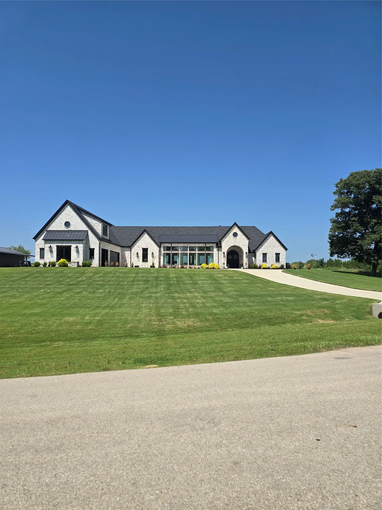 Single Family Residence For Sale in Parker County , 401 Cd Trail, Weatherford, Texas 76087, 5 Bedroom, 4 Bathroom, 3 Garage spaces, 4,425 Sqft, built in 2022, mls#21343202, Real Estate Agent in Weatherford, Homes For Sale in Parker county, Homes For Sale in Weatherford, Realtor in Weatherford Texas, Real Estate Brokerage Independent Realty Texas, Luminita Cordes Realtor