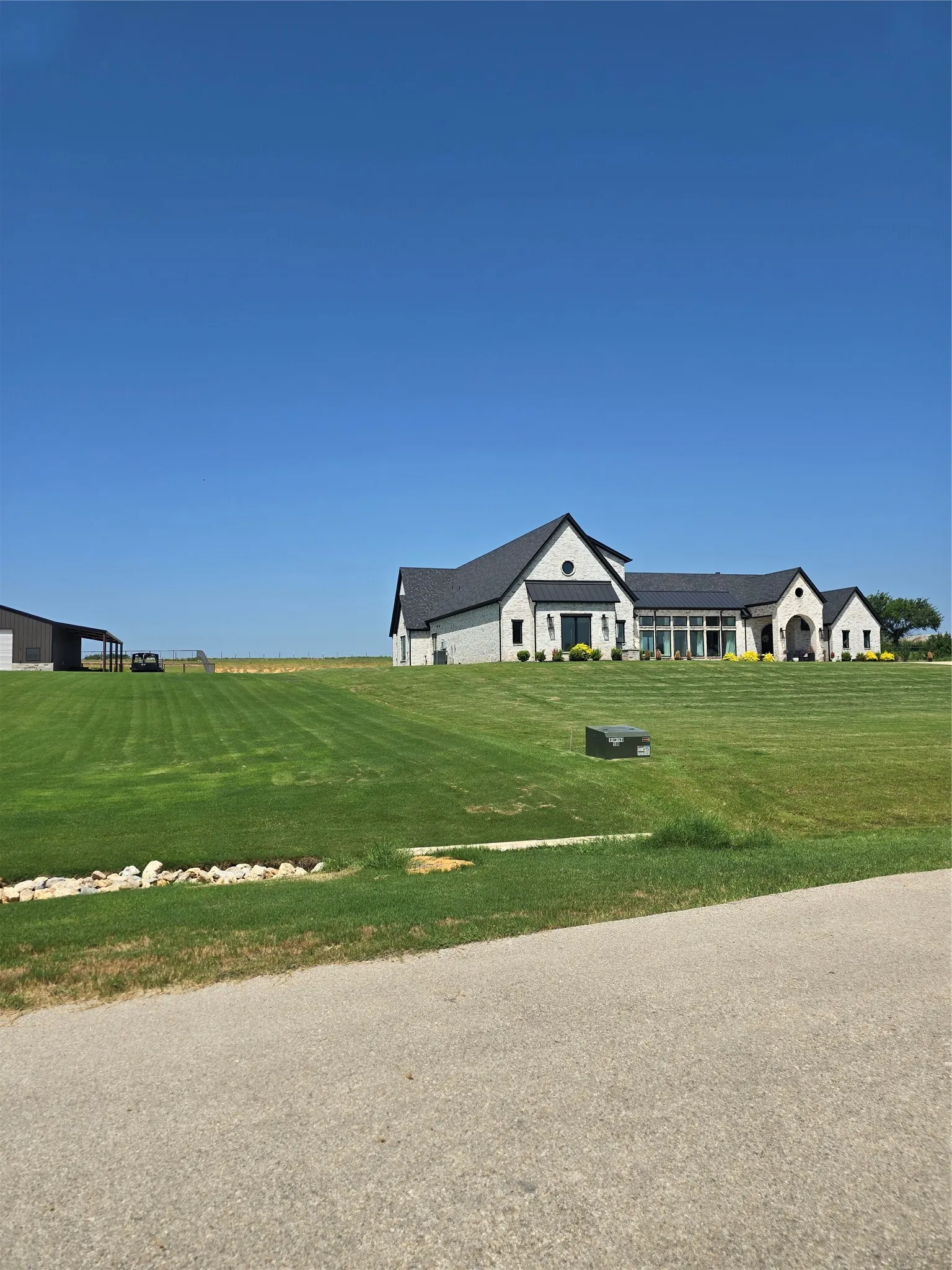 Single Family Residence For Sale in Parker County , 401 Cd Trail, Weatherford, Texas 76087, 5 Bedroom, 4 Bathroom, 3 Garage spaces, 4,425 Sqft, built in 2022, mls#21343202, Real Estate Agent in Weatherford, Homes For Sale in Parker county, Homes For Sale in Weatherford, Realtor in Weatherford Texas, Real Estate Brokerage Independent Realty Texas, Luminita Cordes Realtor