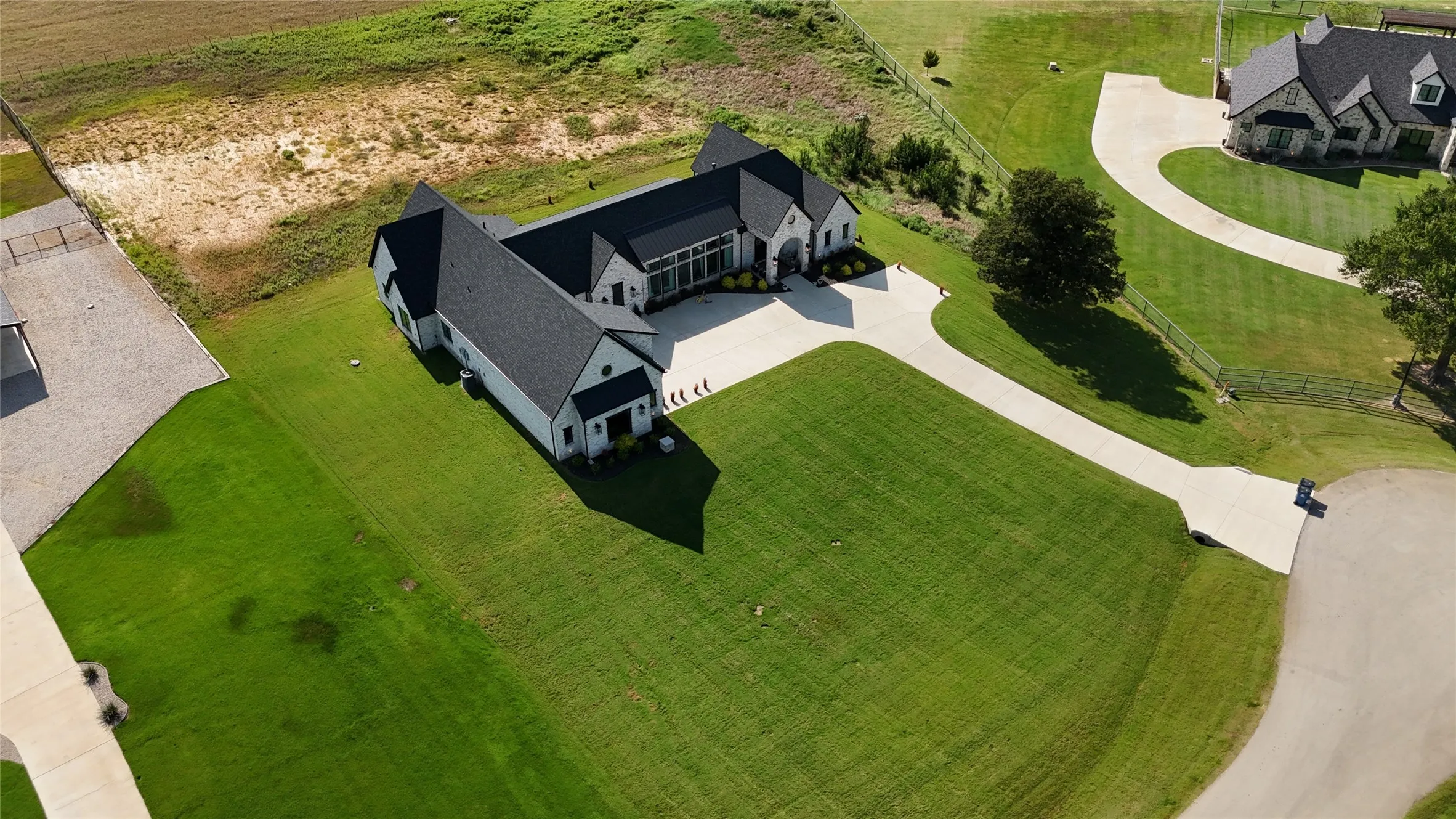 Single Family Residence For Sale in Parker County , 401 Cd Trail, Weatherford, Texas 76087, 5 Bedroom, 4 Bathroom, 3 Garage spaces, 4,425 Sqft, built in 2022, mls#21343202, Real Estate Agent in Weatherford, Homes For Sale in Parker county, Homes For Sale in Weatherford, Realtor in Weatherford Texas, Real Estate Brokerage Independent Realty Texas, Luminita Cordes Realtor