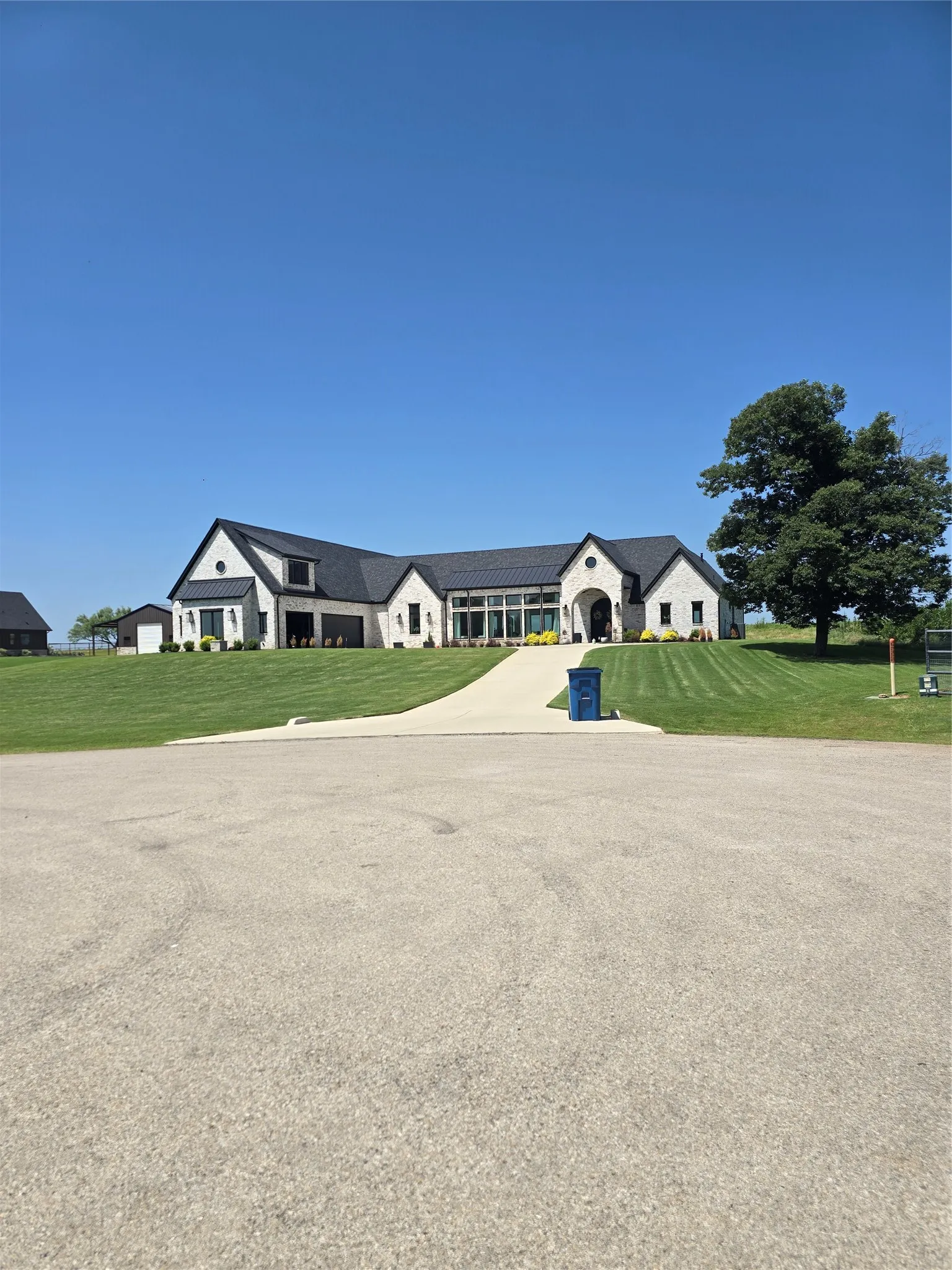 Single Family Residence For Sale in Parker County , 401 Cd Trail, Weatherford, Texas 76087, 5 Bedroom, 4 Bathroom, 3 Garage spaces, 4,425 Sqft, built in 2022, mls#21343202, Real Estate Agent in Weatherford, Homes For Sale in Parker county, Homes For Sale in Weatherford, Realtor in Weatherford Texas, Real Estate Brokerage Independent Realty Texas, Luminita Cordes Realtor