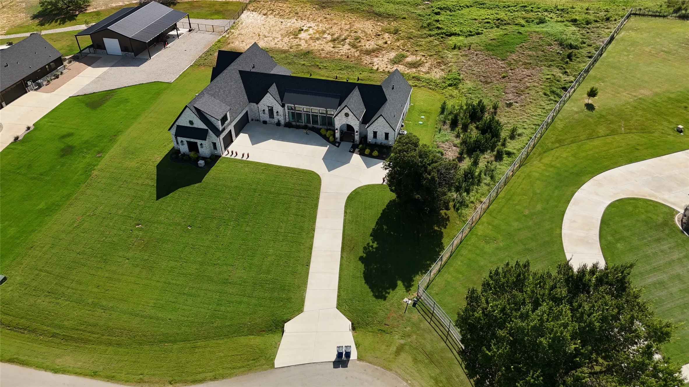 Single Family Residence For Sale in Parker County , 401 Cd Trail, Weatherford, Texas 76087, 5 Bedroom, 4 Bathroom, 3 Garage spaces, 4,425 Sqft, built in 2022, mls#21343202, Real Estate Agent in Weatherford, Homes For Sale in Parker county, Homes For Sale in Weatherford, Realtor in Weatherford Texas, Real Estate Brokerage Independent Realty Texas, Luminita Cordes Realtor