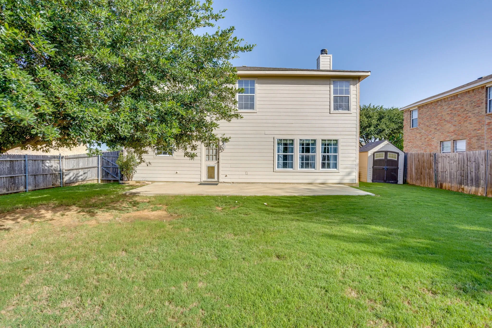Single Family Residence For Sale in Johnson County , 2521 Buffalo Run, Burleson, Texas 76028, 3 Bedroom, 3 Bathroom, 2 Garage spaces, 2,568 Sqft, built in 2004, mls#21343216, Real Estate Agent in Burleson, Homes For Sale in Johnson county, Homes For Sale in Burleson, Realtor in Burleson Texas, Real Estate Brokerage Independent Realty Texas, Luminita Cordes Realtor