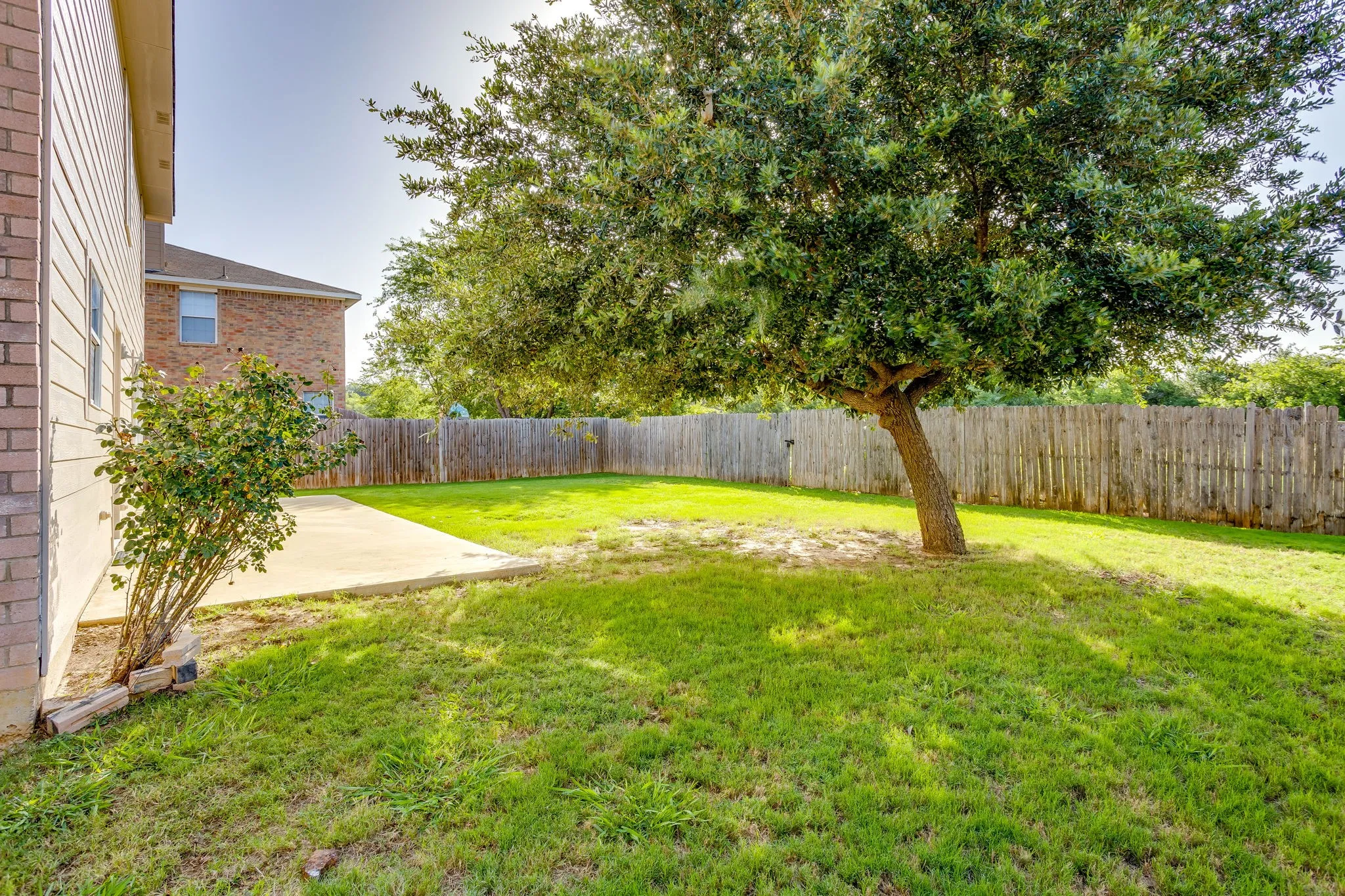 Single Family Residence For Sale in Johnson County , 2521 Buffalo Run, Burleson, Texas 76028, 3 Bedroom, 3 Bathroom, 2 Garage spaces, 2,568 Sqft, built in 2004, mls#21343216, Real Estate Agent in Burleson, Homes For Sale in Johnson county, Homes For Sale in Burleson, Realtor in Burleson Texas, Real Estate Brokerage Independent Realty Texas, Luminita Cordes Realtor