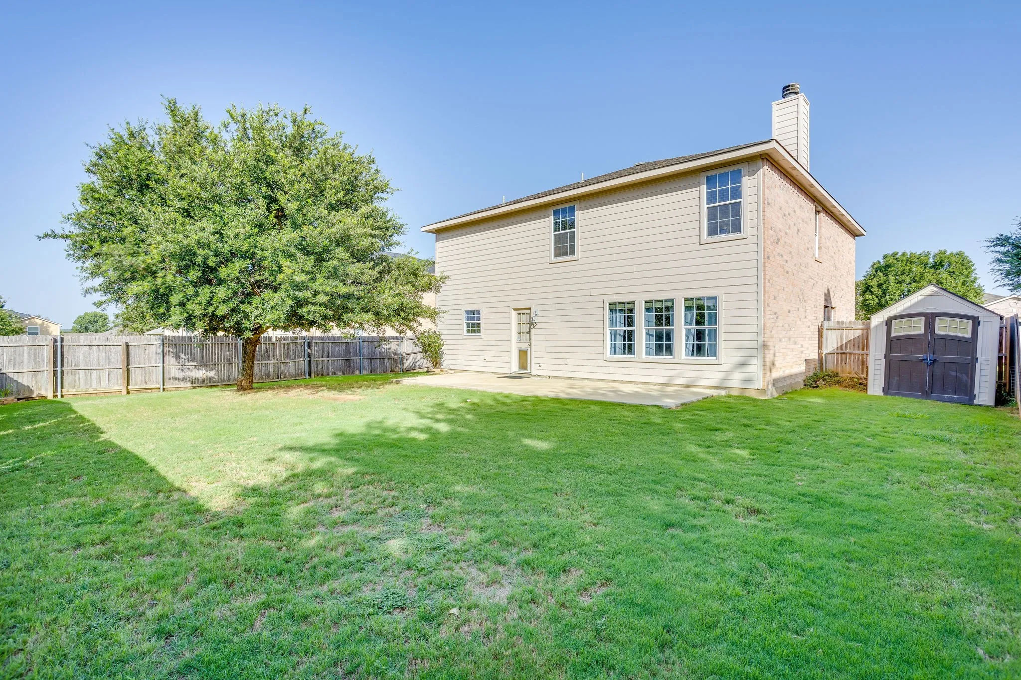 Single Family Residence For Sale in Johnson County , 2521 Buffalo Run, Burleson, Texas 76028, 3 Bedroom, 3 Bathroom, 2 Garage spaces, 2,568 Sqft, built in 2004, mls#21343216, Real Estate Agent in Burleson, Homes For Sale in Johnson county, Homes For Sale in Burleson, Realtor in Burleson Texas, Real Estate Brokerage Independent Realty Texas, Luminita Cordes Realtor