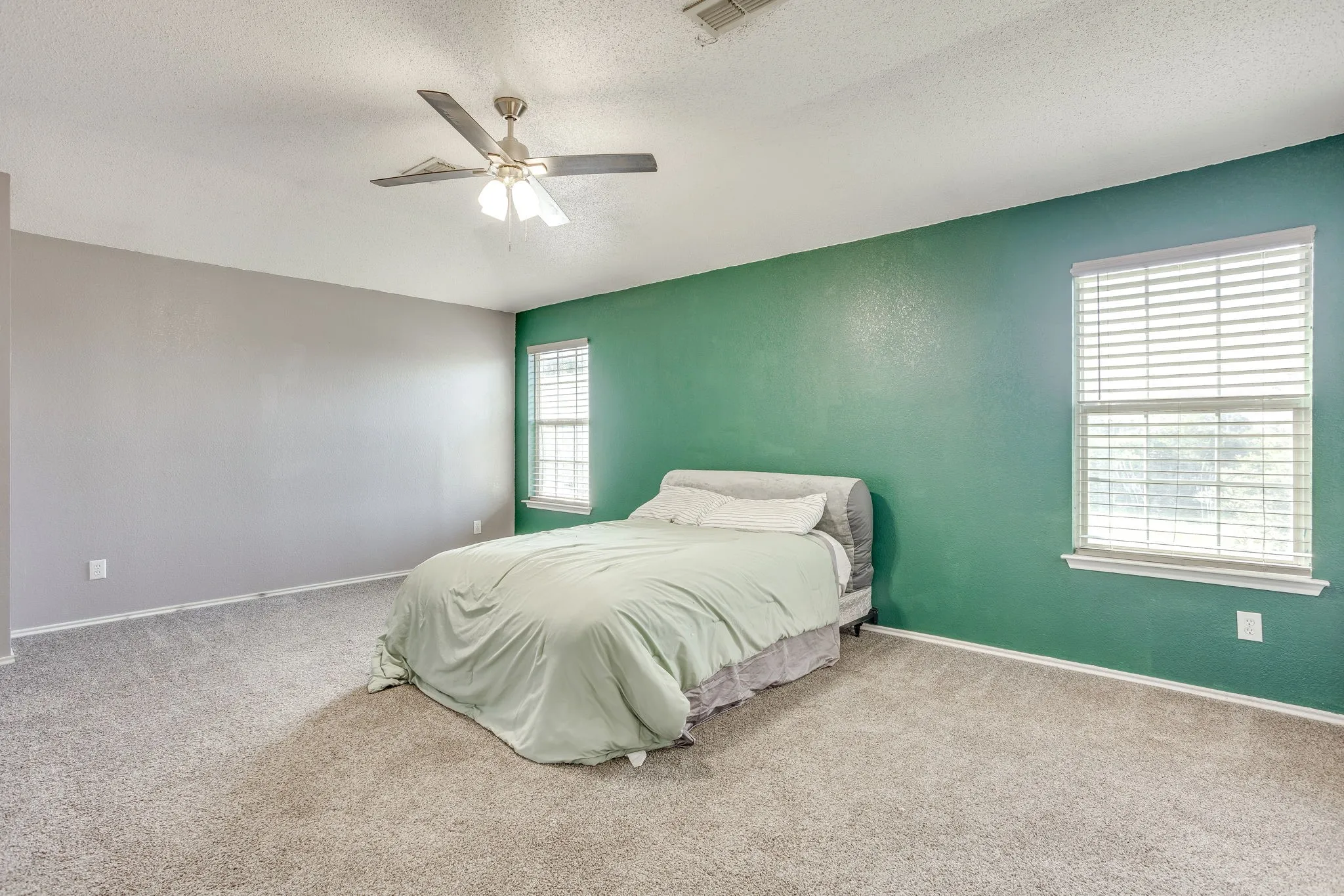 Single Family Residence For Sale in Johnson County , 2521 Buffalo Run, Burleson, Texas 76028, 3 Bedroom, 3 Bathroom, 2 Garage spaces, 2,568 Sqft, built in 2004, mls#21343216, Real Estate Agent in Burleson, Homes For Sale in Johnson county, Homes For Sale in Burleson, Realtor in Burleson Texas, Real Estate Brokerage Independent Realty Texas, Luminita Cordes Realtor
