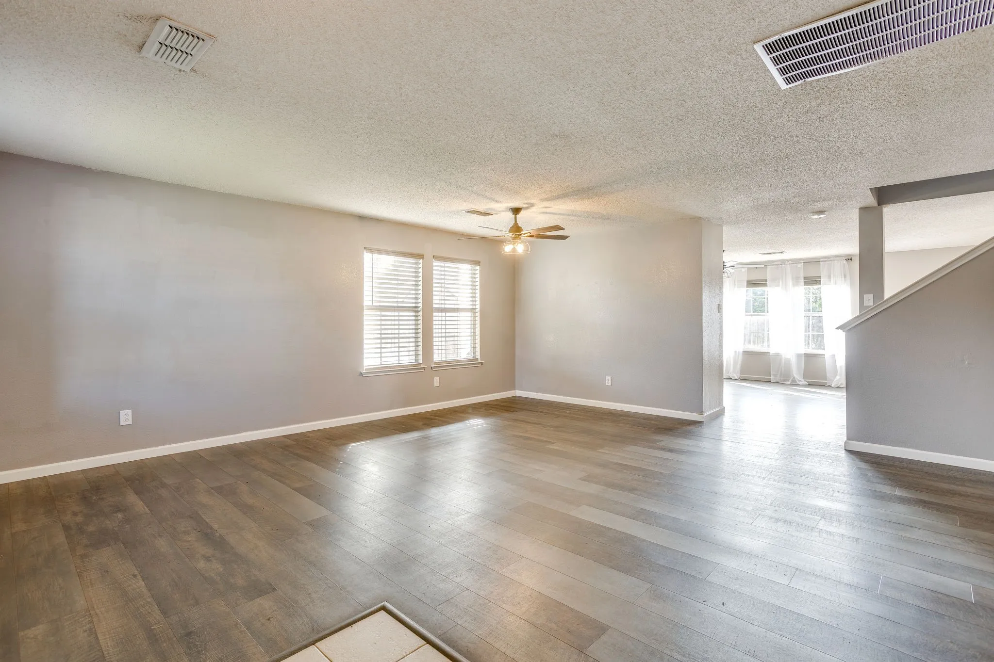 Single Family Residence For Sale in Johnson County , 2521 Buffalo Run, Burleson, Texas 76028, 3 Bedroom, 3 Bathroom, 2 Garage spaces, 2,568 Sqft, built in 2004, mls#21343216, Real Estate Agent in Burleson, Homes For Sale in Johnson county, Homes For Sale in Burleson, Realtor in Burleson Texas, Real Estate Brokerage Independent Realty Texas, Luminita Cordes Realtor