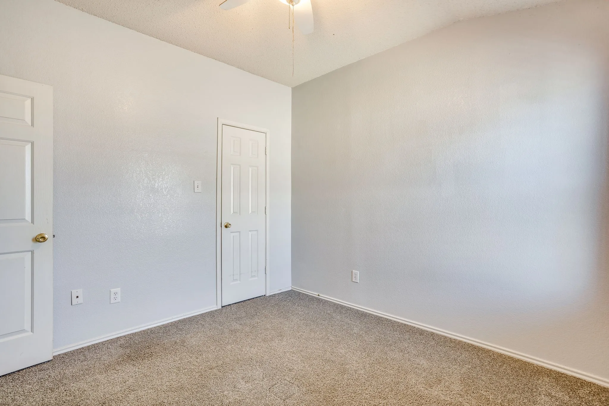 Single Family Residence For Sale in Johnson County , 2521 Buffalo Run, Burleson, Texas 76028, 3 Bedroom, 3 Bathroom, 2 Garage spaces, 2,568 Sqft, built in 2004, mls#21343216, Real Estate Agent in Burleson, Homes For Sale in Johnson county, Homes For Sale in Burleson, Realtor in Burleson Texas, Real Estate Brokerage Independent Realty Texas, Luminita Cordes Realtor