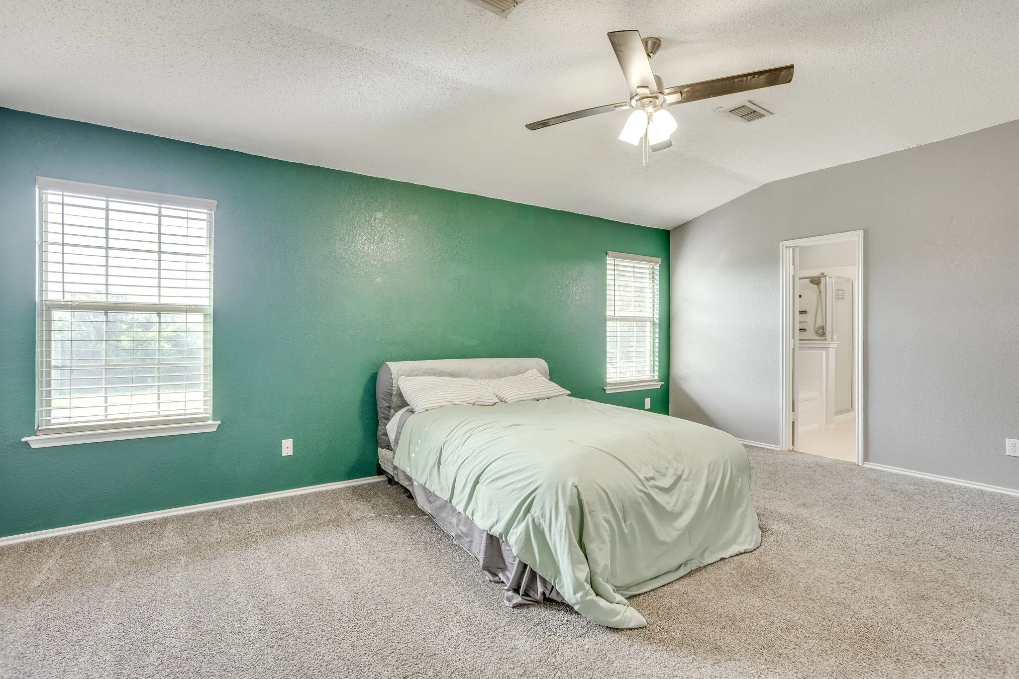 Single Family Residence For Sale in Johnson County , 2521 Buffalo Run, Burleson, Texas 76028, 3 Bedroom, 3 Bathroom, 2 Garage spaces, 2,568 Sqft, built in 2004, mls#21343216, Real Estate Agent in Burleson, Homes For Sale in Johnson county, Homes For Sale in Burleson, Realtor in Burleson Texas, Real Estate Brokerage Independent Realty Texas, Luminita Cordes Realtor