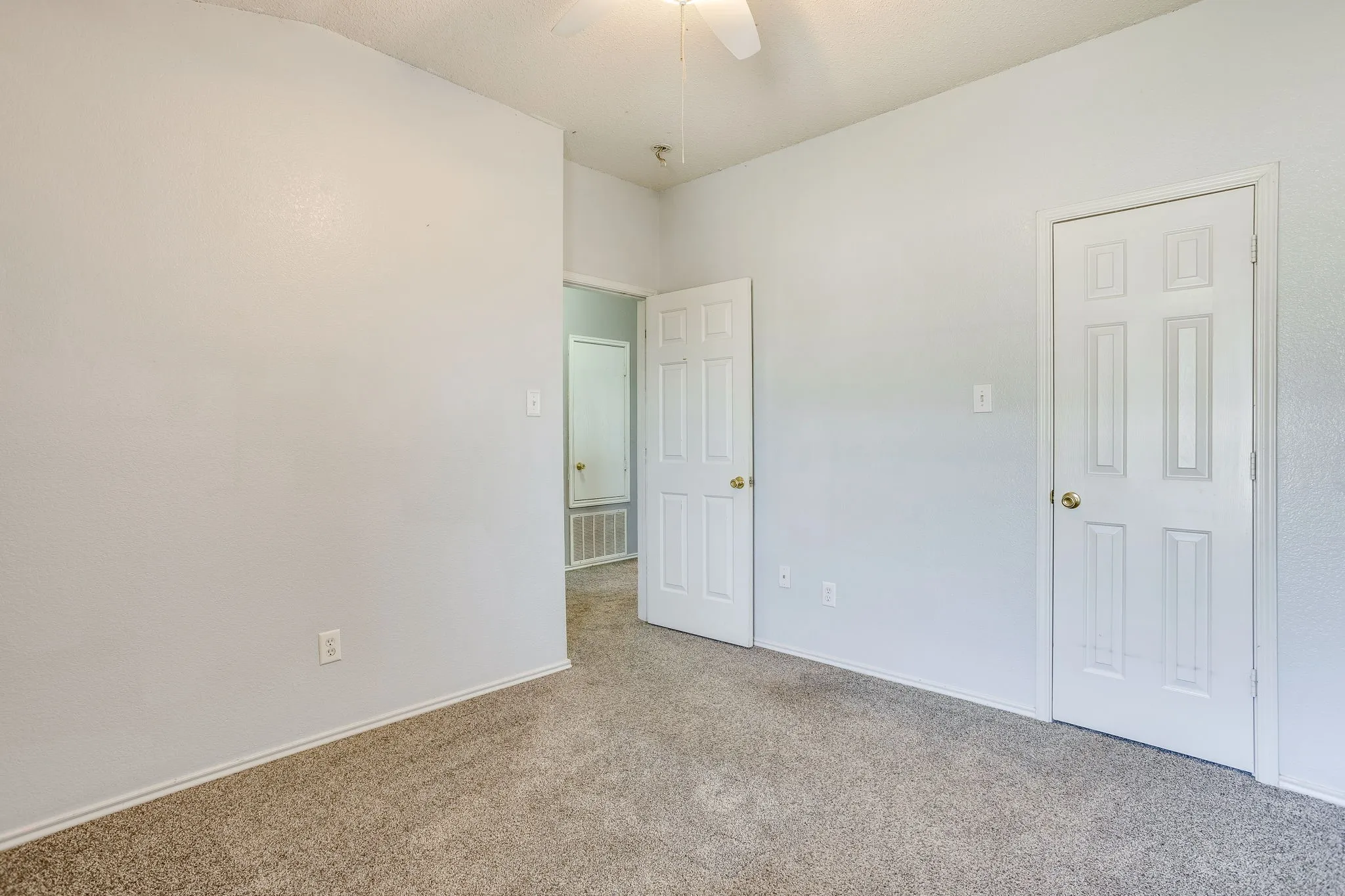 Single Family Residence For Sale in Johnson County , 2521 Buffalo Run, Burleson, Texas 76028, 3 Bedroom, 3 Bathroom, 2 Garage spaces, 2,568 Sqft, built in 2004, mls#21343216, Real Estate Agent in Burleson, Homes For Sale in Johnson county, Homes For Sale in Burleson, Realtor in Burleson Texas, Real Estate Brokerage Independent Realty Texas, Luminita Cordes Realtor