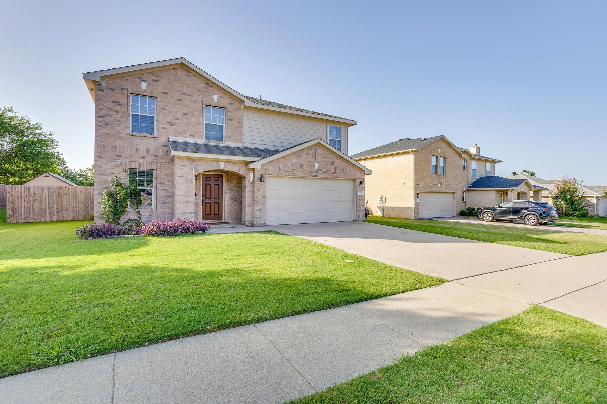 Single Family Residence For Sale in Johnson County , 2521 Buffalo Run, Burleson, Texas 76028, 3 Bedroom, 3 Bathroom, 2 Garage spaces, 2,568 Sqft, built in 2004, mls#21343216, Real Estate Agent in Burleson, Homes For Sale in Johnson county, Homes For Sale in Burleson, Realtor in Burleson Texas, Real Estate Brokerage Independent Realty Texas, Luminita Cordes Realtor