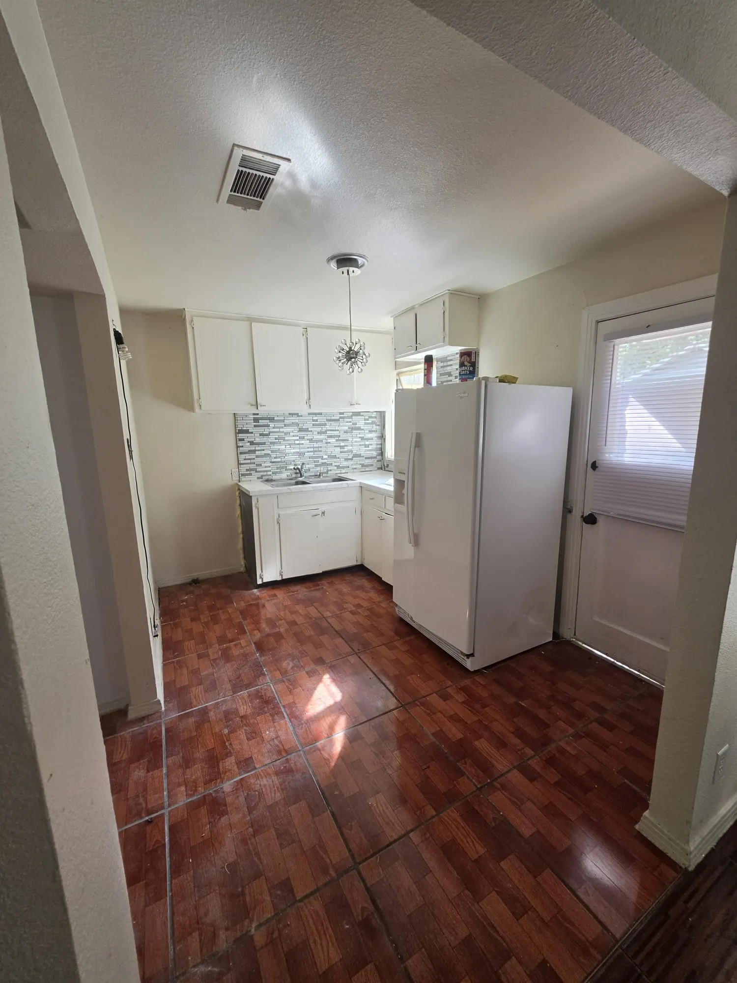 Single Family Residence For Sale in Dallas County , 235 N Shore Drive, Dallas, Texas 75216, 2 Bedroom, 1 Bathroom, Garage spaces, 945 Sqft, built in 1947, mls#21343217, Real Estate Agent in Dallas, Homes For Sale in Dallas county, Homes For Sale in Dallas, Realtor in Dallas Texas, Real Estate Brokerage Independent Realty Texas, Luminita Cordes Realtor