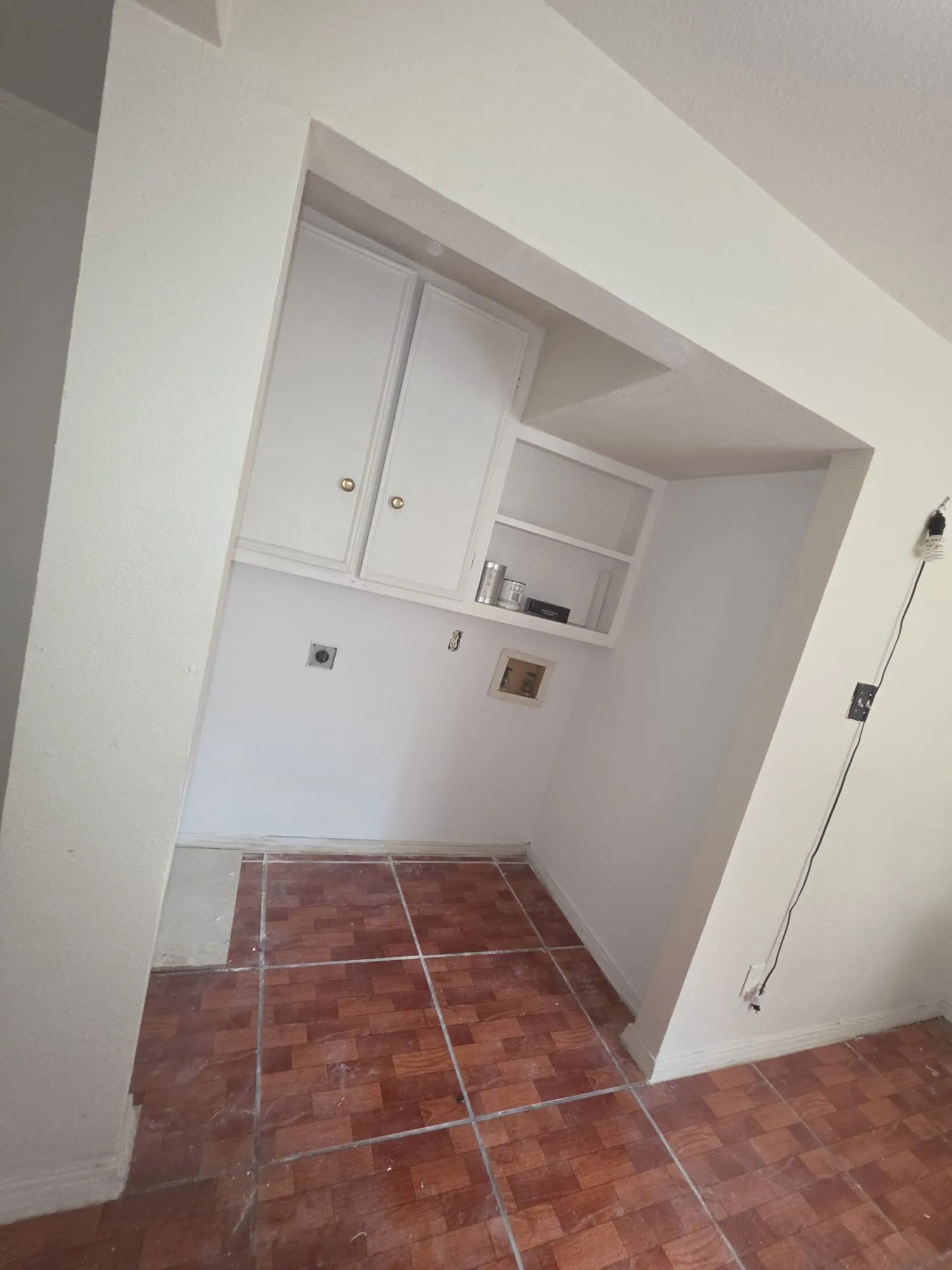 Single Family Residence For Sale in Dallas County , 235 N Shore Drive, Dallas, Texas 75216, 2 Bedroom, 1 Bathroom, Garage spaces, 945 Sqft, built in 1947, mls#21343217, Real Estate Agent in Dallas, Homes For Sale in Dallas county, Homes For Sale in Dallas, Realtor in Dallas Texas, Real Estate Brokerage Independent Realty Texas, Luminita Cordes Realtor