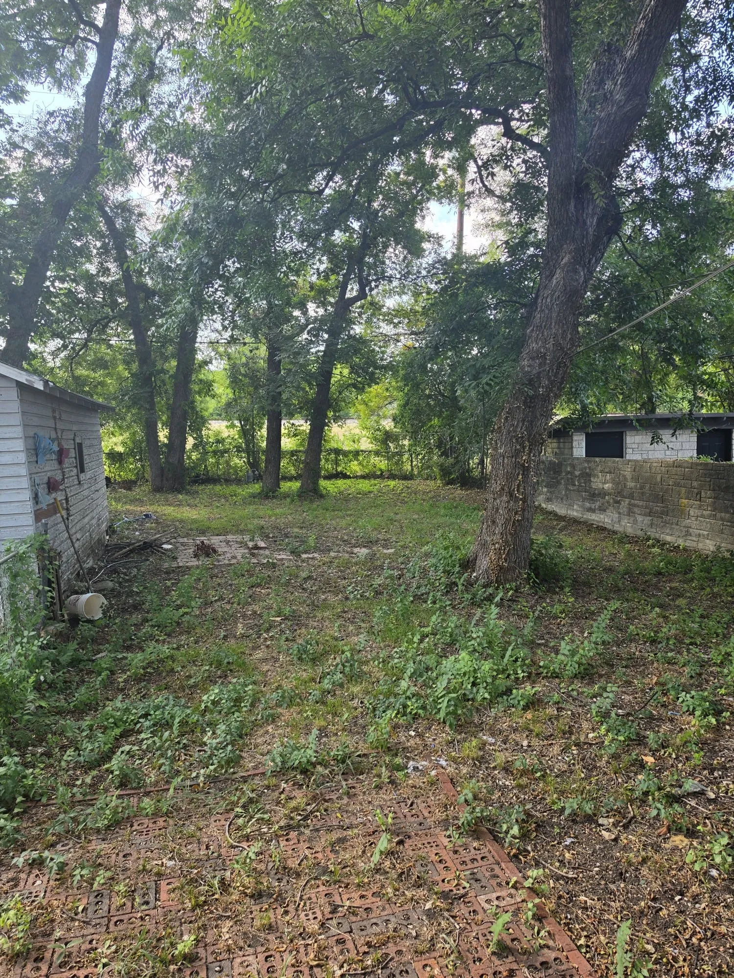 Single Family Residence For Sale in Dallas County , 235 N Shore Drive, Dallas, Texas 75216, 2 Bedroom, 1 Bathroom, Garage spaces, 945 Sqft, built in 1947, mls#21343217, Real Estate Agent in Dallas, Homes For Sale in Dallas county, Homes For Sale in Dallas, Realtor in Dallas Texas, Real Estate Brokerage Independent Realty Texas, Luminita Cordes Realtor