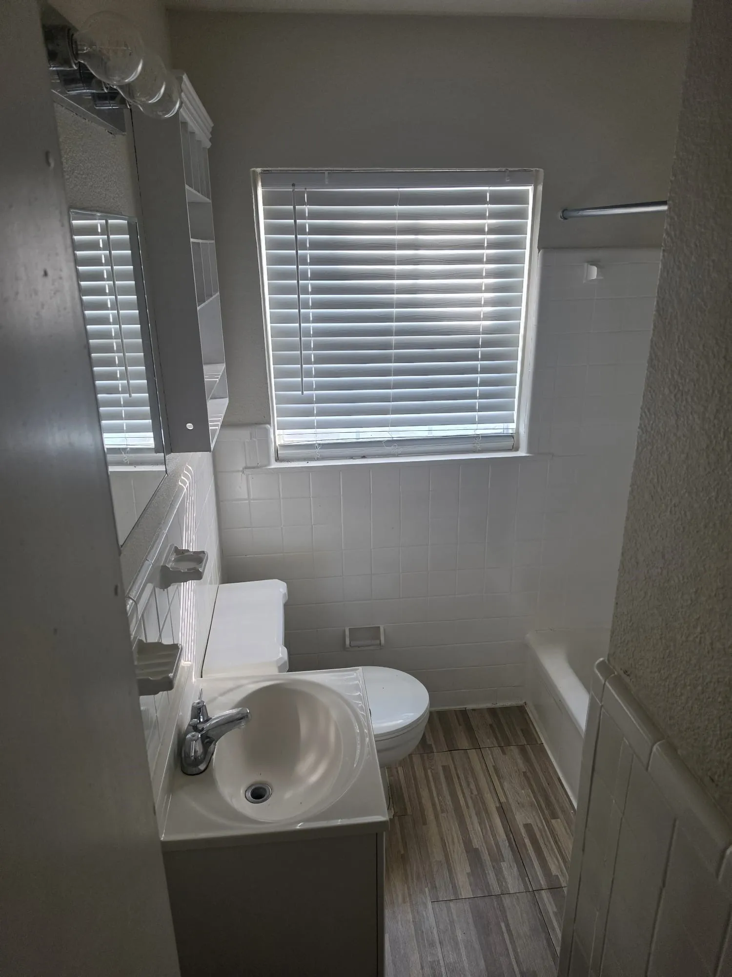 Single Family Residence For Sale in Dallas County , 235 N Shore Drive, Dallas, Texas 75216, 2 Bedroom, 1 Bathroom, Garage spaces, 945 Sqft, built in 1947, mls#21343217, Real Estate Agent in Dallas, Homes For Sale in Dallas county, Homes For Sale in Dallas, Realtor in Dallas Texas, Real Estate Brokerage Independent Realty Texas, Luminita Cordes Realtor