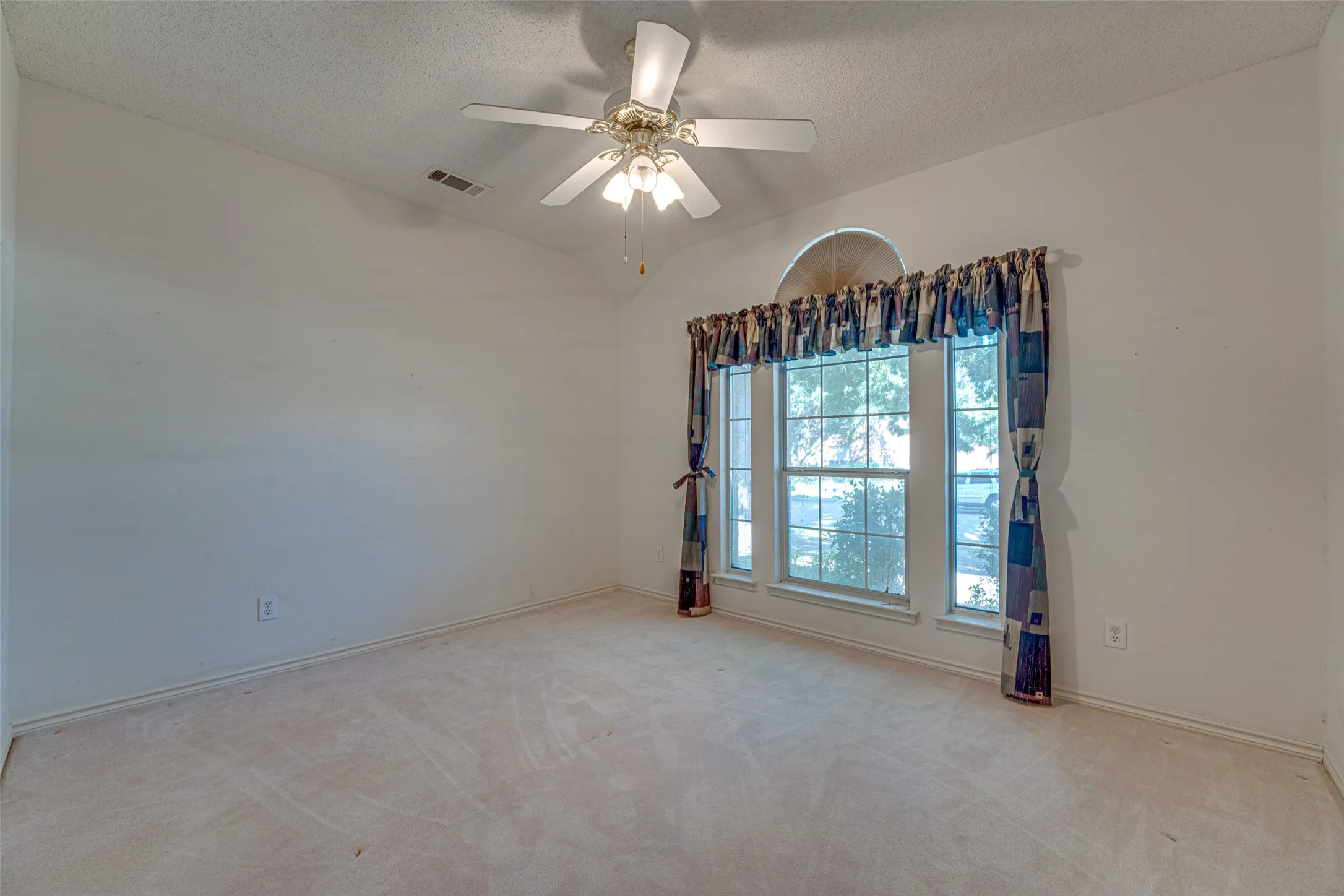 Single Family Residence For Sale in Dallas County , 4102 Baywatch Drive, Rowlett, Texas 75088, 4 Bedroom, 2 Bathroom, 2 Garage spaces, 2,893 Sqft, built in 1994, mls#21339697, Real Estate Agent in Rowlett, Homes For Sale in Dallas county, Homes For Sale in Rowlett, Realtor in Rowlett Texas, Real Estate Brokerage Independent Realty Texas, Luminita Cordes Realtor