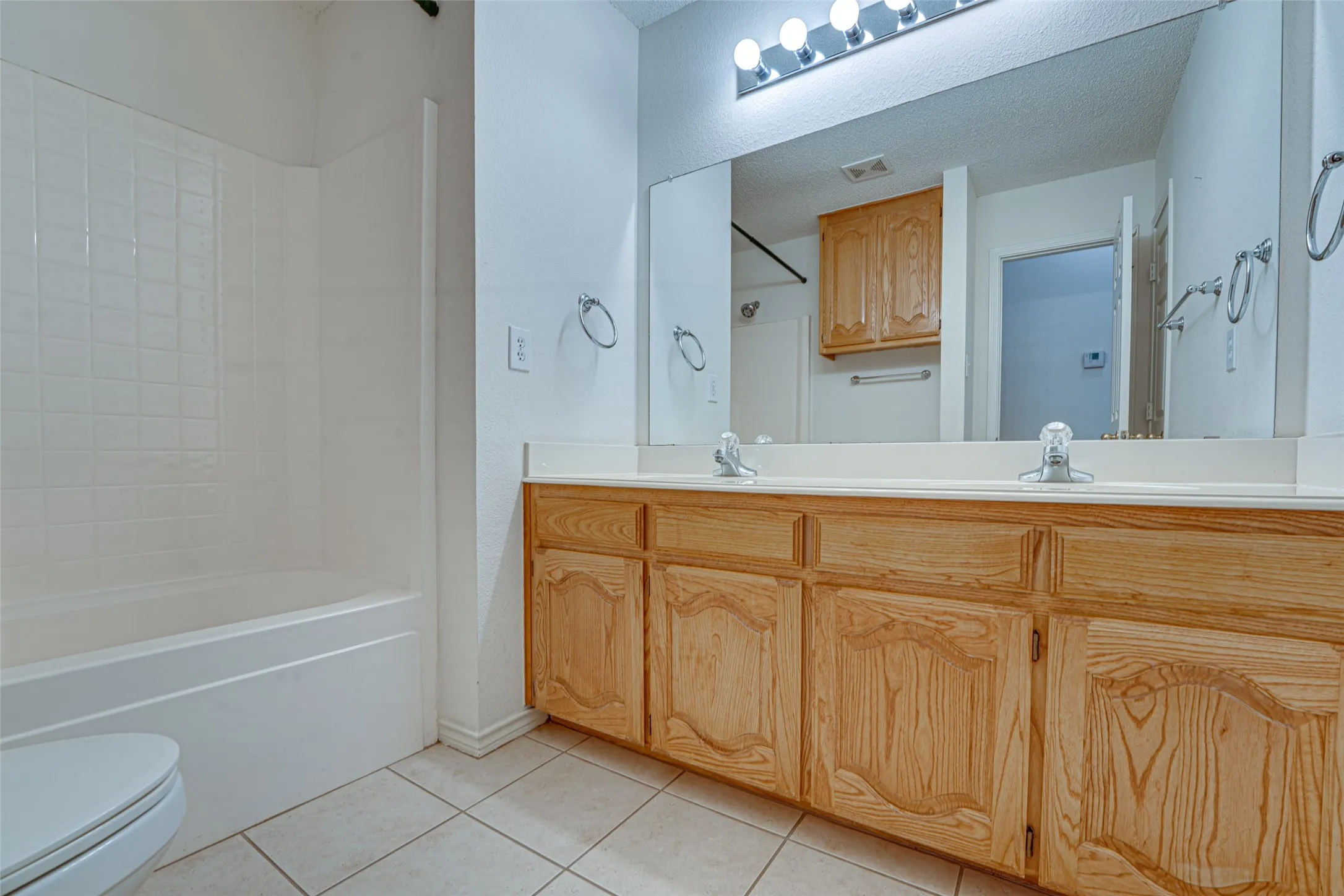 Single Family Residence For Sale in Dallas County , 4102 Baywatch Drive, Rowlett, Texas 75088, 4 Bedroom, 2 Bathroom, 2 Garage spaces, 2,893 Sqft, built in 1994, mls#21339697, Real Estate Agent in Rowlett, Homes For Sale in Dallas county, Homes For Sale in Rowlett, Realtor in Rowlett Texas, Real Estate Brokerage Independent Realty Texas, Luminita Cordes Realtor