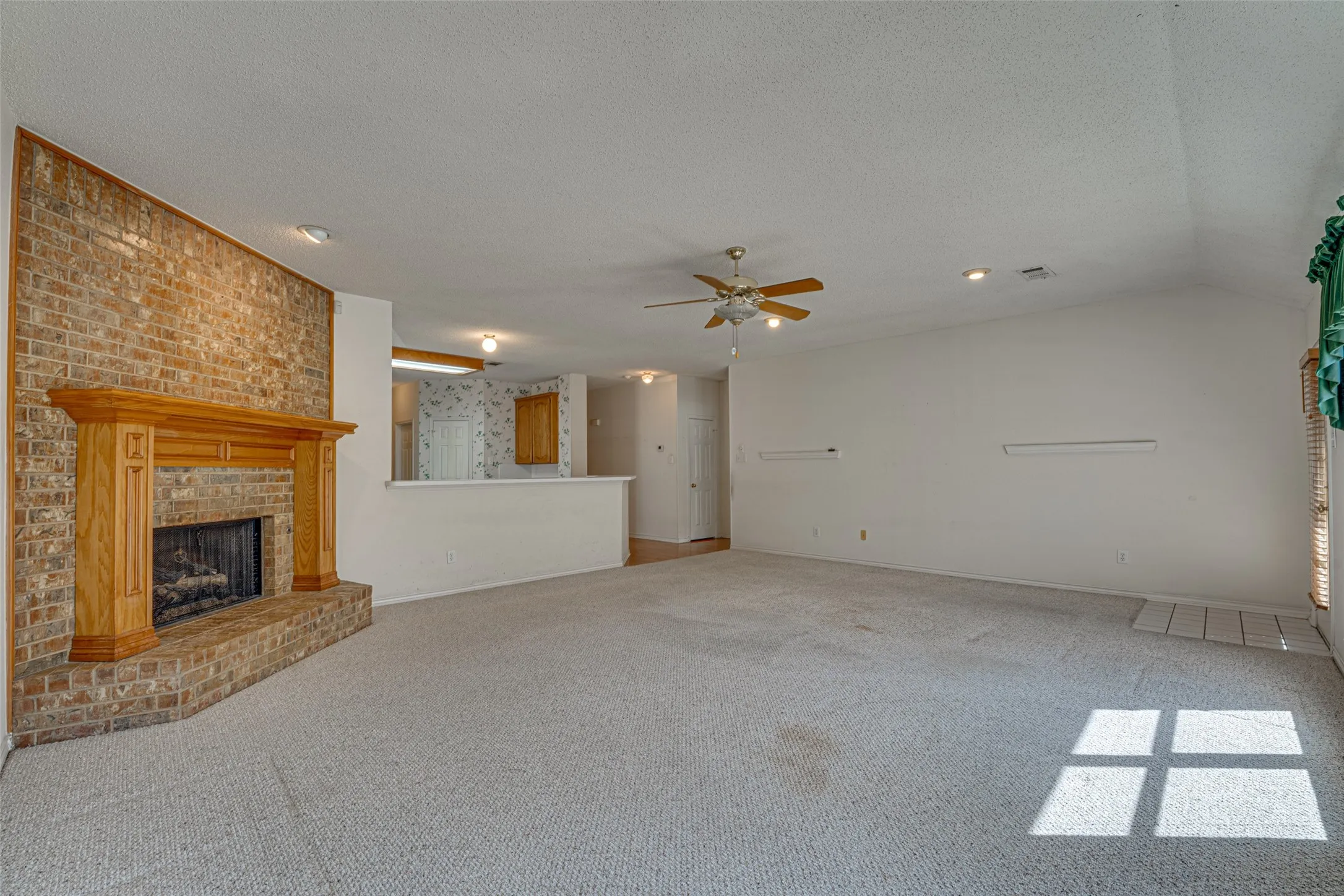 Single Family Residence For Sale in Dallas County , 4102 Baywatch Drive, Rowlett, Texas 75088, 4 Bedroom, 2 Bathroom, 2 Garage spaces, 2,893 Sqft, built in 1994, mls#21339697, Real Estate Agent in Rowlett, Homes For Sale in Dallas county, Homes For Sale in Rowlett, Realtor in Rowlett Texas, Real Estate Brokerage Independent Realty Texas, Luminita Cordes Realtor