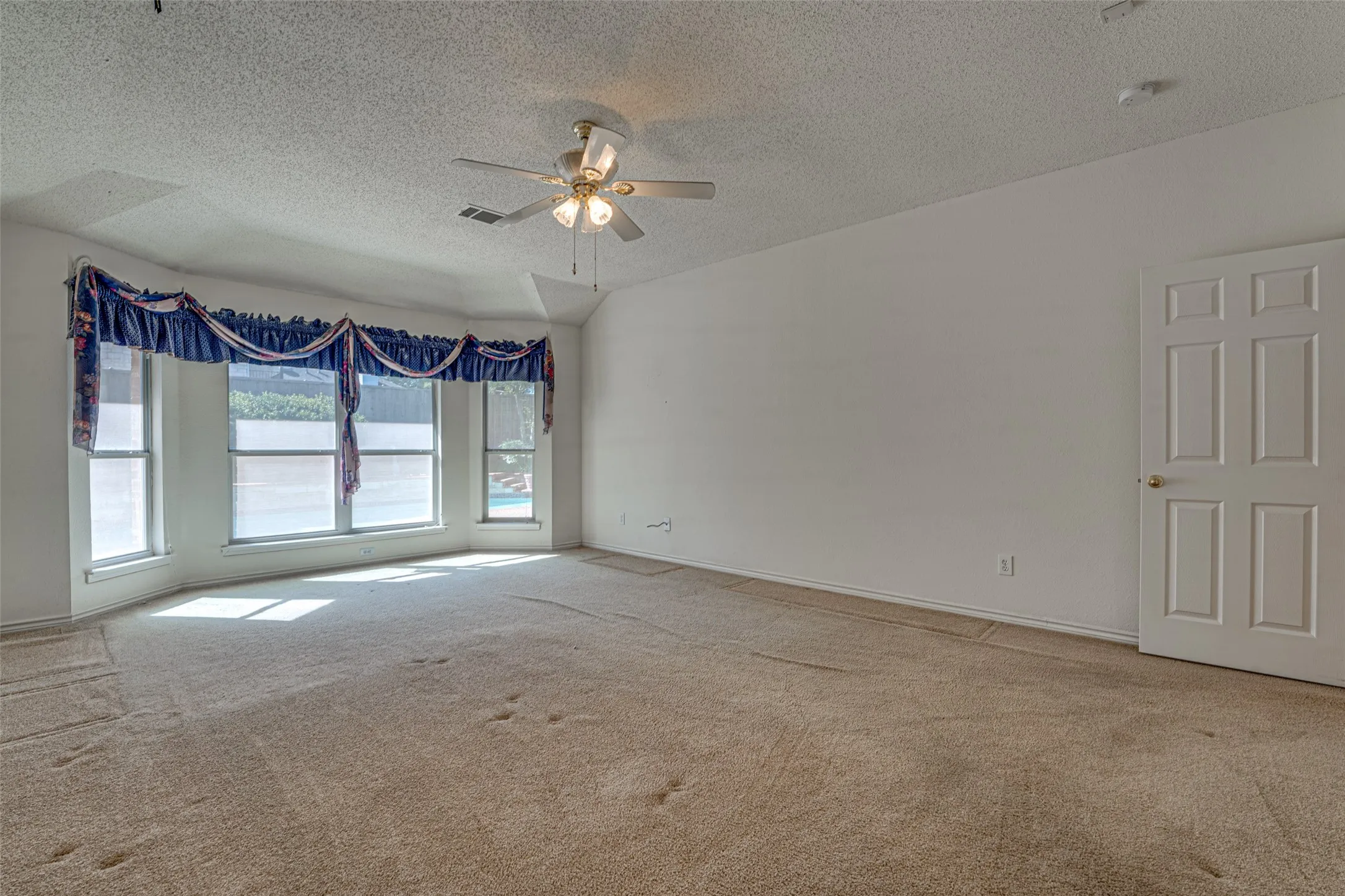 Single Family Residence For Sale in Dallas County , 4102 Baywatch Drive, Rowlett, Texas 75088, 4 Bedroom, 2 Bathroom, 2 Garage spaces, 2,893 Sqft, built in 1994, mls#21339697, Real Estate Agent in Rowlett, Homes For Sale in Dallas county, Homes For Sale in Rowlett, Realtor in Rowlett Texas, Real Estate Brokerage Independent Realty Texas, Luminita Cordes Realtor