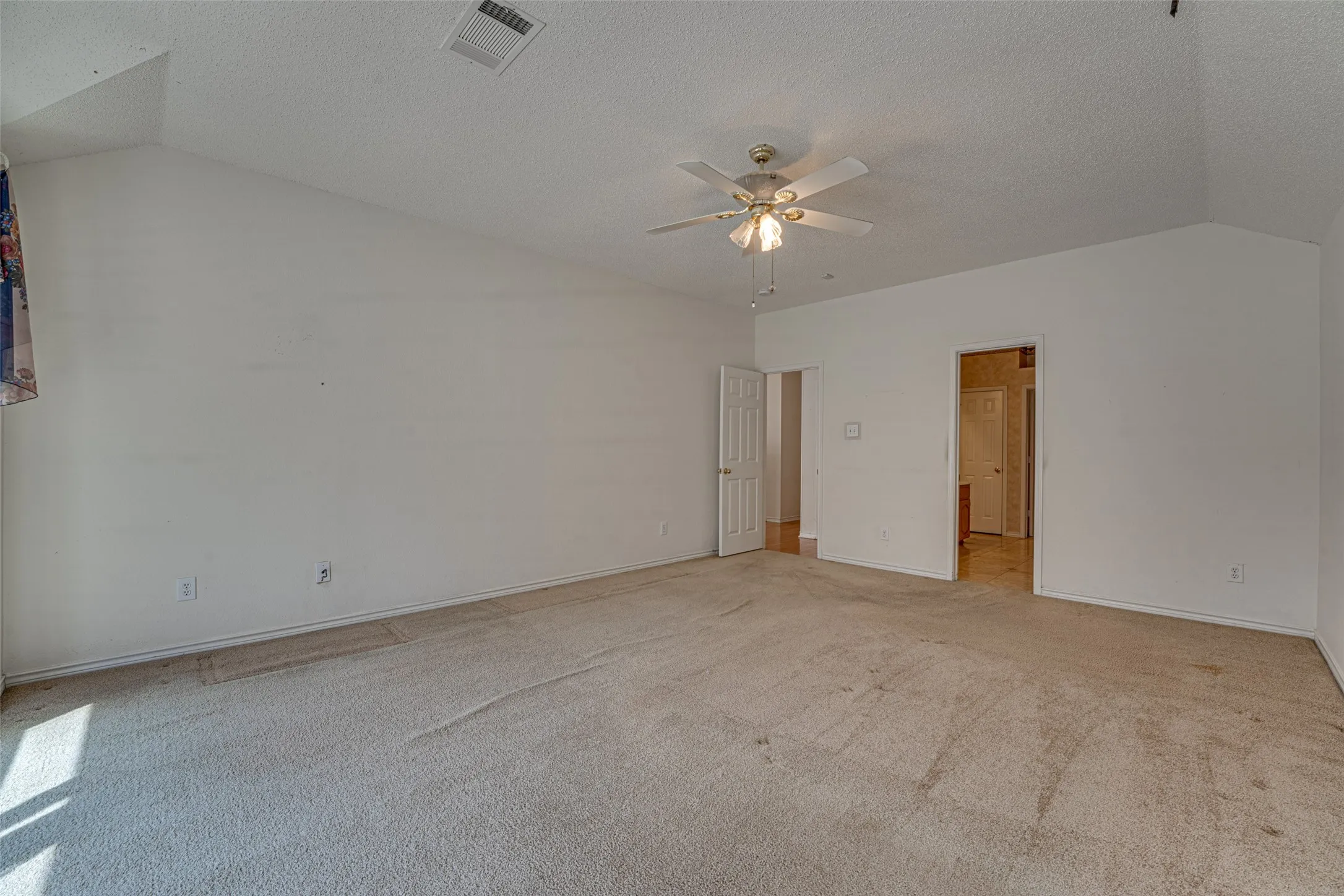 Single Family Residence For Sale in Dallas County , 4102 Baywatch Drive, Rowlett, Texas 75088, 4 Bedroom, 2 Bathroom, 2 Garage spaces, 2,893 Sqft, built in 1994, mls#21339697, Real Estate Agent in Rowlett, Homes For Sale in Dallas county, Homes For Sale in Rowlett, Realtor in Rowlett Texas, Real Estate Brokerage Independent Realty Texas, Luminita Cordes Realtor