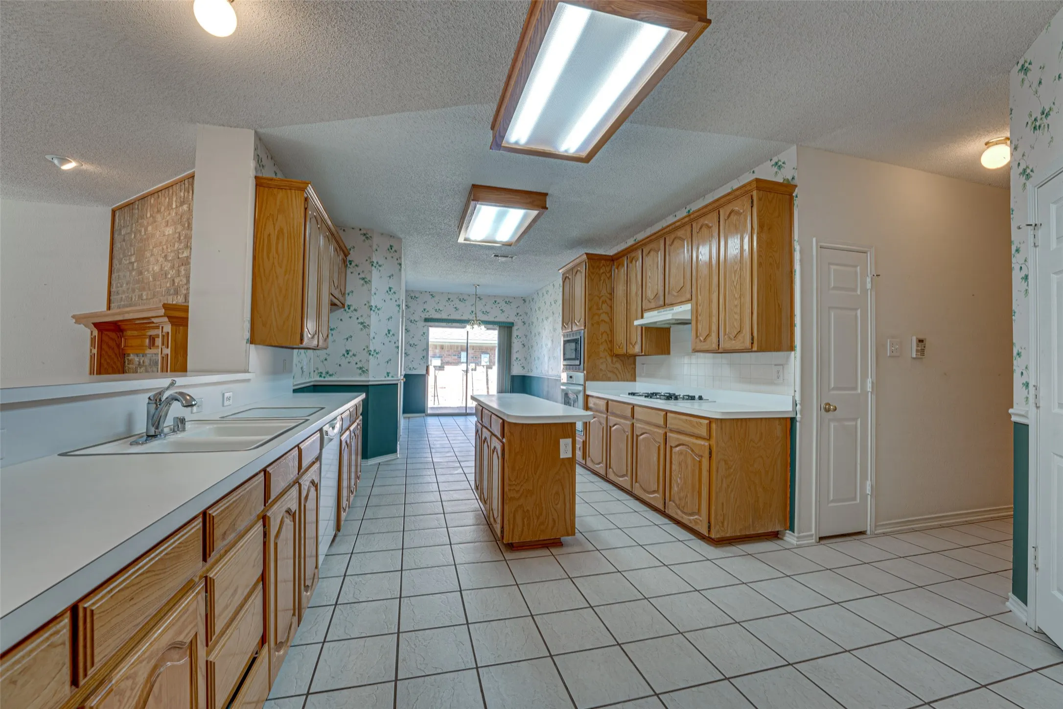 Single Family Residence For Sale in Dallas County , 4102 Baywatch Drive, Rowlett, Texas 75088, 4 Bedroom, 2 Bathroom, 2 Garage spaces, 2,893 Sqft, built in 1994, mls#21339697, Real Estate Agent in Rowlett, Homes For Sale in Dallas county, Homes For Sale in Rowlett, Realtor in Rowlett Texas, Real Estate Brokerage Independent Realty Texas, Luminita Cordes Realtor