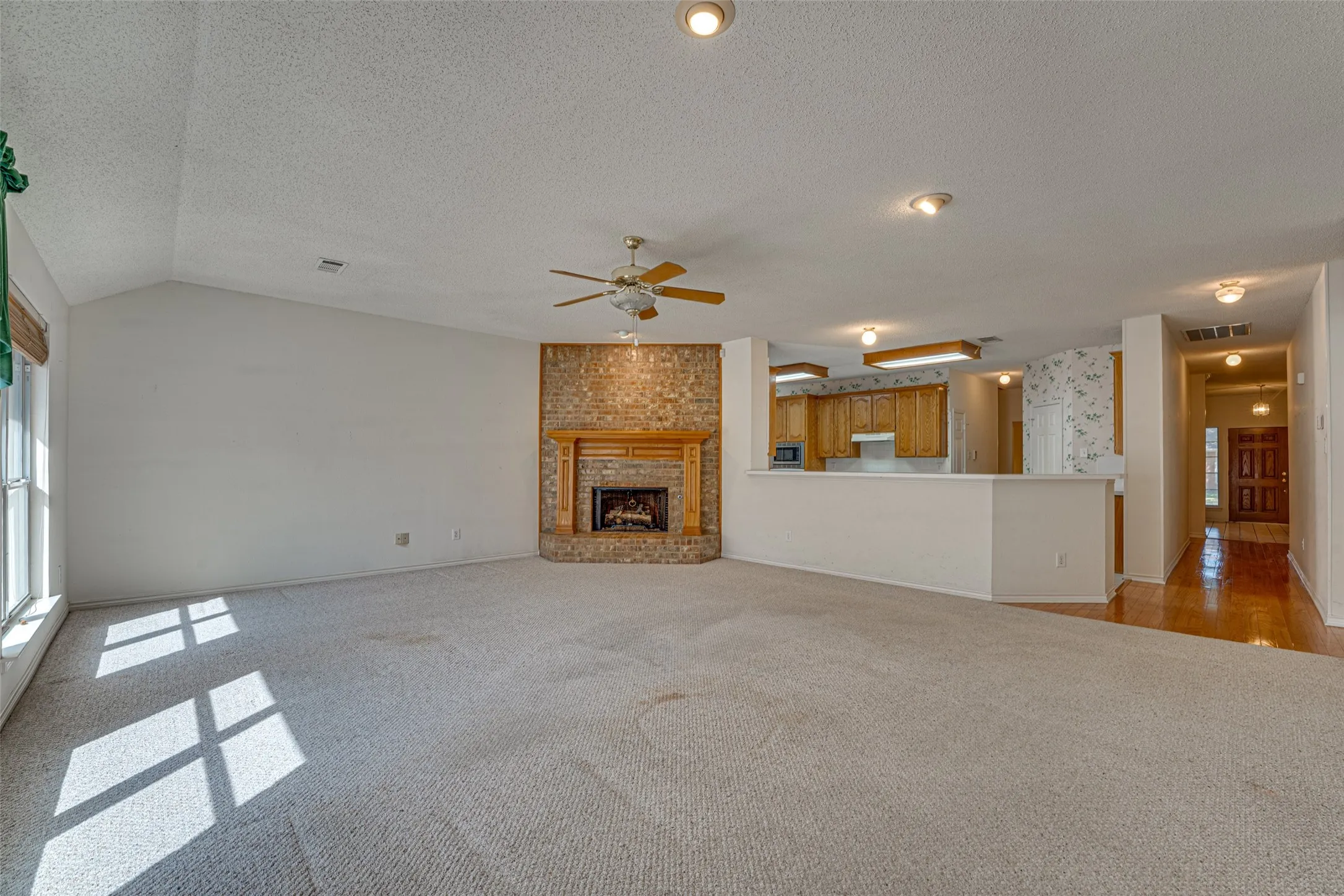 Single Family Residence For Sale in Dallas County , 4102 Baywatch Drive, Rowlett, Texas 75088, 4 Bedroom, 2 Bathroom, 2 Garage spaces, 2,893 Sqft, built in 1994, mls#21339697, Real Estate Agent in Rowlett, Homes For Sale in Dallas county, Homes For Sale in Rowlett, Realtor in Rowlett Texas, Real Estate Brokerage Independent Realty Texas, Luminita Cordes Realtor