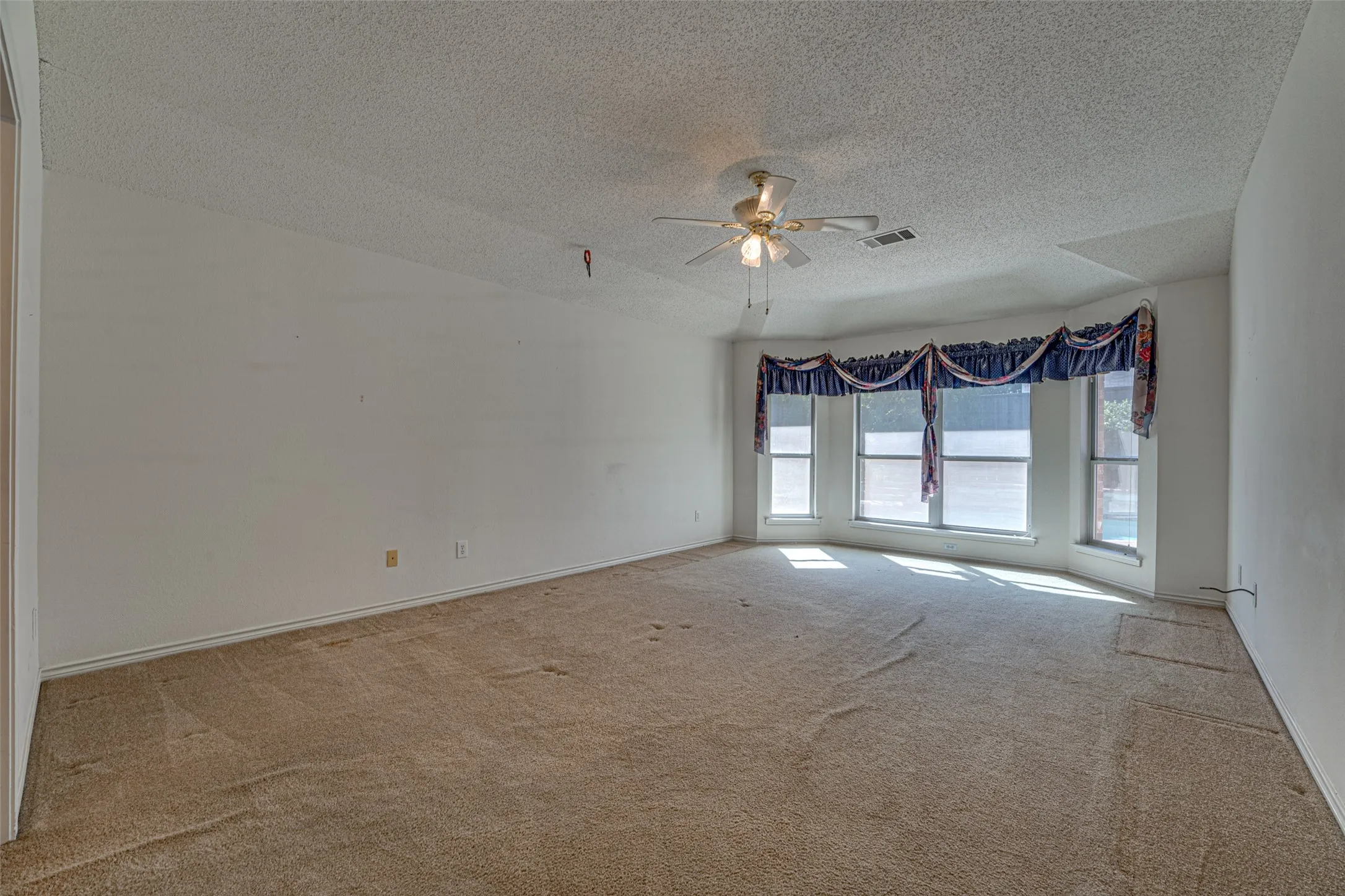 Single Family Residence For Sale in Dallas County , 4102 Baywatch Drive, Rowlett, Texas 75088, 4 Bedroom, 2 Bathroom, 2 Garage spaces, 2,893 Sqft, built in 1994, mls#21339697, Real Estate Agent in Rowlett, Homes For Sale in Dallas county, Homes For Sale in Rowlett, Realtor in Rowlett Texas, Real Estate Brokerage Independent Realty Texas, Luminita Cordes Realtor
