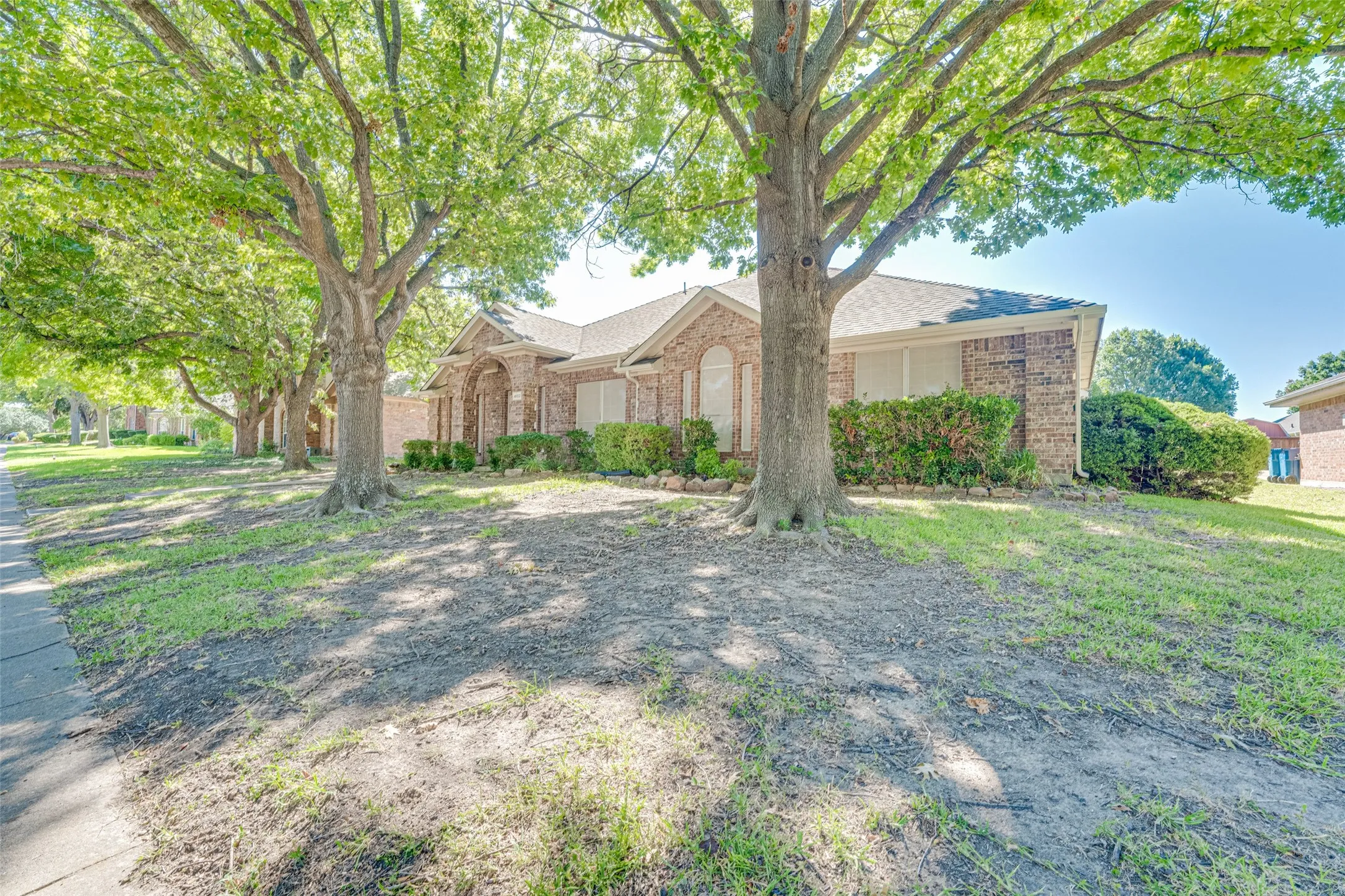 Single Family Residence For Sale in Dallas County , 4102 Baywatch Drive, Rowlett, Texas 75088, 4 Bedroom, 2 Bathroom, 2 Garage spaces, 2,893 Sqft, built in 1994, mls#21339697, Real Estate Agent in Rowlett, Homes For Sale in Dallas county, Homes For Sale in Rowlett, Realtor in Rowlett Texas, Real Estate Brokerage Independent Realty Texas, Luminita Cordes Realtor