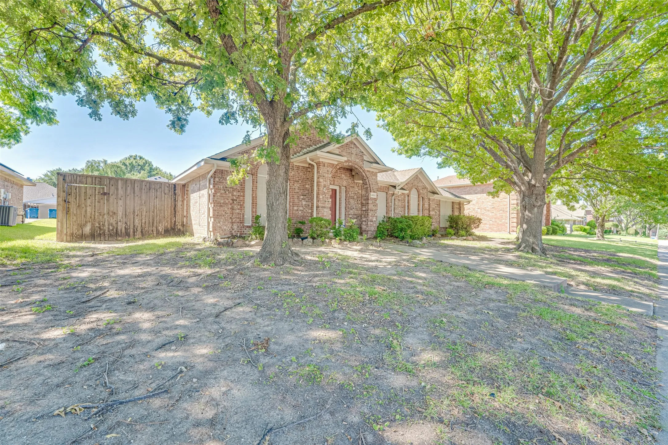 Single Family Residence For Sale in Dallas County , 4102 Baywatch Drive, Rowlett, Texas 75088, 4 Bedroom, 2 Bathroom, 2 Garage spaces, 2,893 Sqft, built in 1994, mls#21339697, Real Estate Agent in Rowlett, Homes For Sale in Dallas county, Homes For Sale in Rowlett, Realtor in Rowlett Texas, Real Estate Brokerage Independent Realty Texas, Luminita Cordes Realtor
