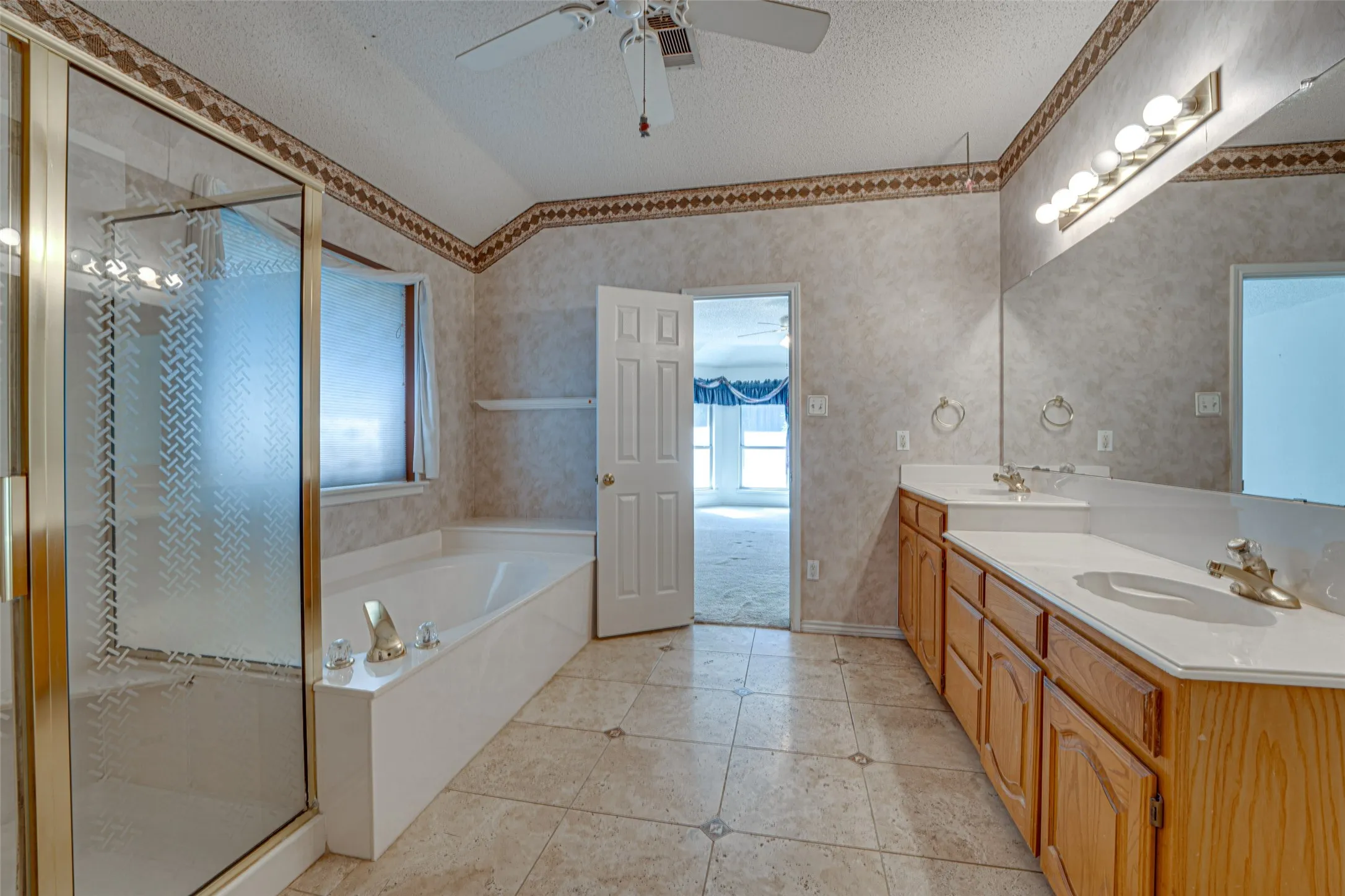 Single Family Residence For Sale in Dallas County , 4102 Baywatch Drive, Rowlett, Texas 75088, 4 Bedroom, 2 Bathroom, 2 Garage spaces, 2,893 Sqft, built in 1994, mls#21339697, Real Estate Agent in Rowlett, Homes For Sale in Dallas county, Homes For Sale in Rowlett, Realtor in Rowlett Texas, Real Estate Brokerage Independent Realty Texas, Luminita Cordes Realtor