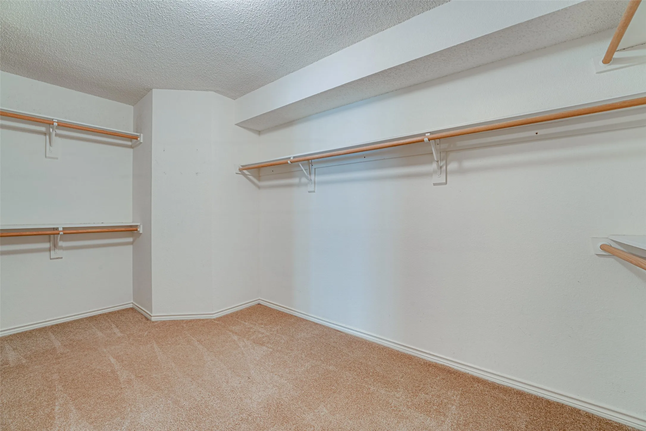 Single Family Residence For Sale in Dallas County , 4102 Baywatch Drive, Rowlett, Texas 75088, 4 Bedroom, 2 Bathroom, 2 Garage spaces, 2,893 Sqft, built in 1994, mls#21339697, Real Estate Agent in Rowlett, Homes For Sale in Dallas county, Homes For Sale in Rowlett, Realtor in Rowlett Texas, Real Estate Brokerage Independent Realty Texas, Luminita Cordes Realtor