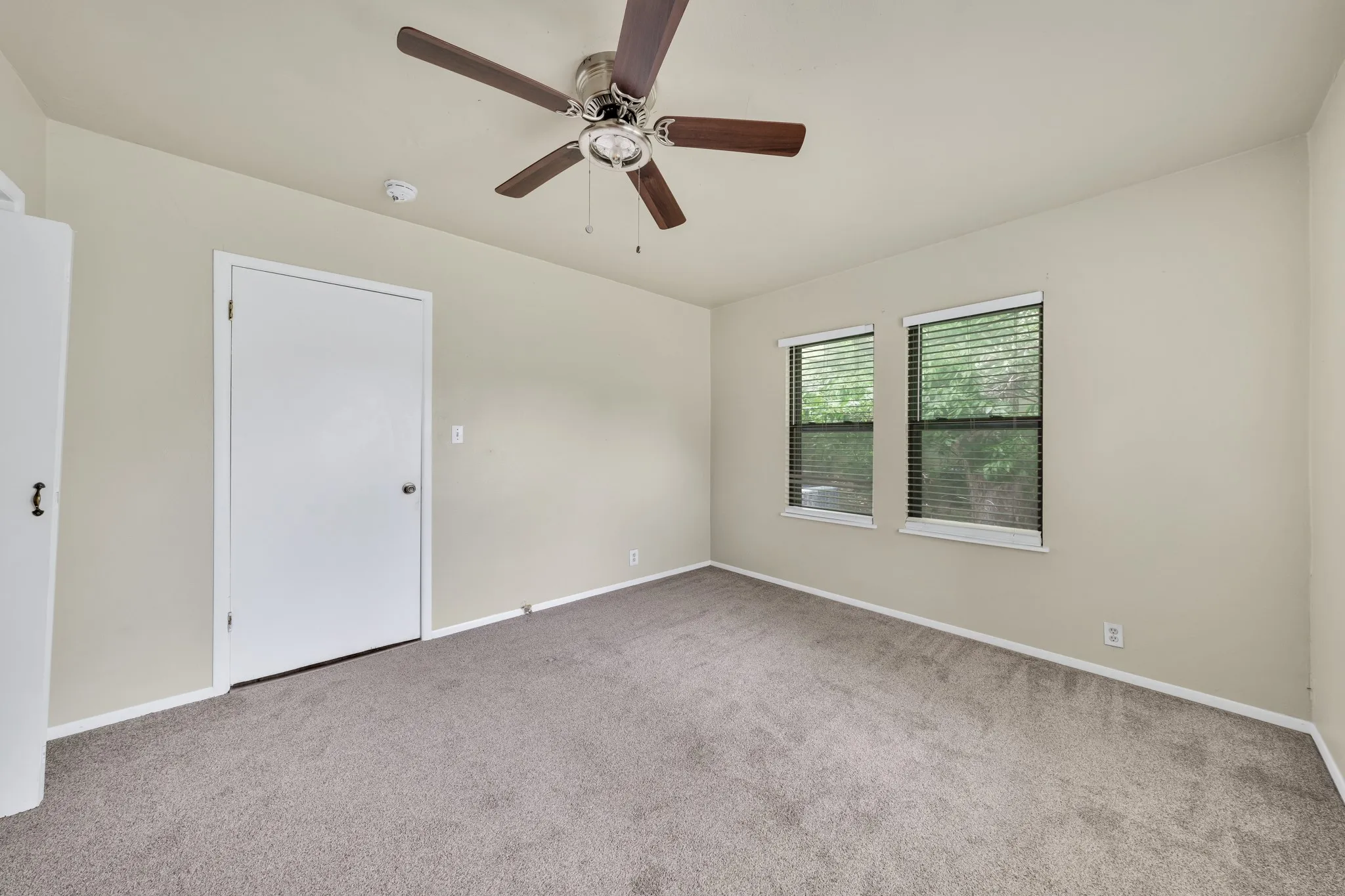 Single Family Residence For Sale in Cooke County , 1404 E Tennie Street, Gainesville, Texas 76240, 2 Bedrooms, 1 Bathroom, Garage spaces, 1,224 Sqft, built in 1950, Price $187,900, mls#21342846, Real Estate Agent in Gainesville, Homes For Sale in Cooke county, Homes For Sale in Gainesville, Realtor in Gainesville Texas, Real Estate Brokerage Independent Realty Texas, Luminita Cordes Realtor