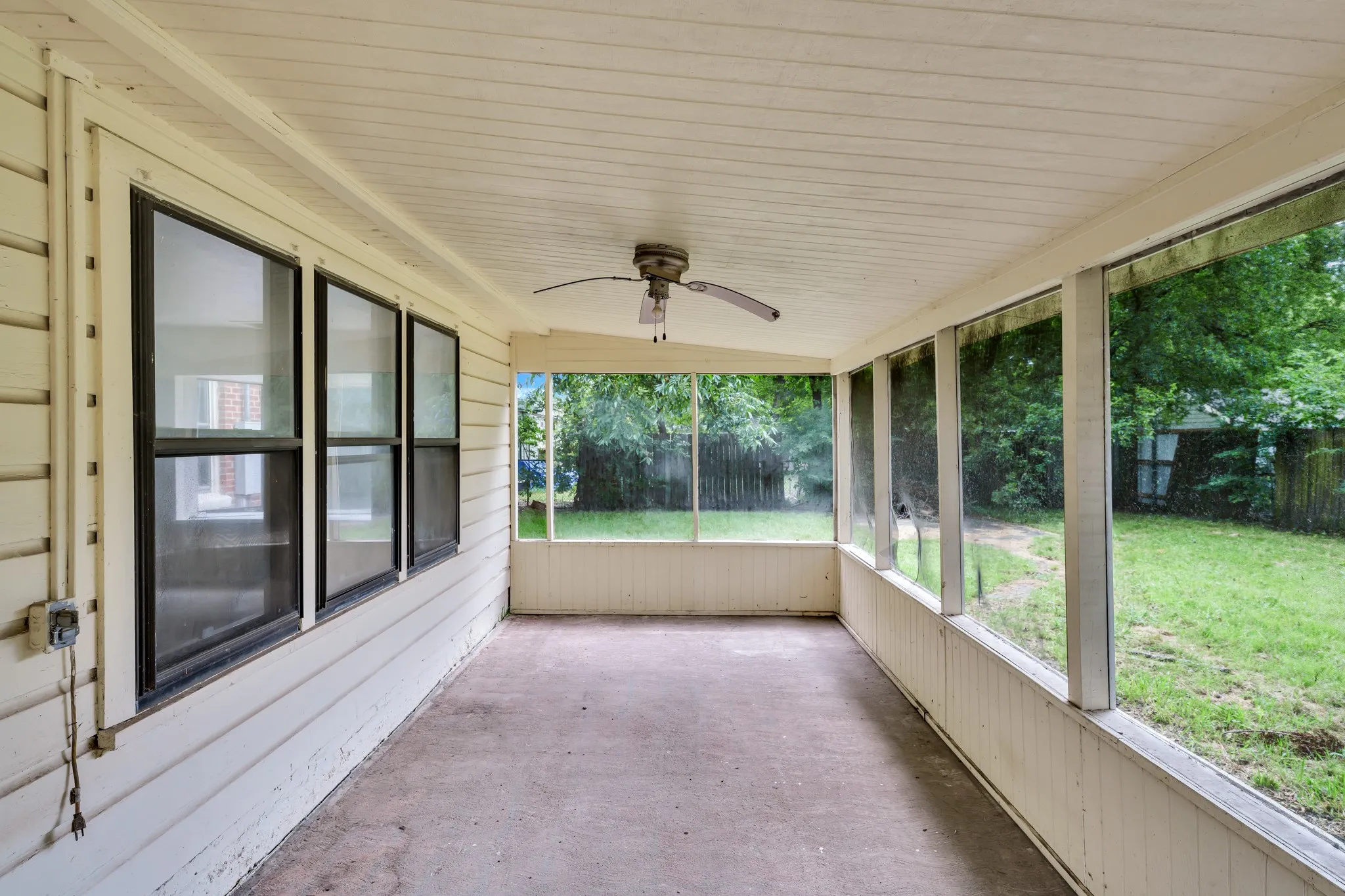 Single Family Residence For Sale in Cooke County , 1404 E Tennie Street, Gainesville, Texas 76240, 2 Bedrooms, 1 Bathroom, Garage spaces, 1,224 Sqft, built in 1950, Price $187,900, mls#21342846, Real Estate Agent in Gainesville, Homes For Sale in Cooke county, Homes For Sale in Gainesville, Realtor in Gainesville Texas, Real Estate Brokerage Independent Realty Texas, Luminita Cordes Realtor