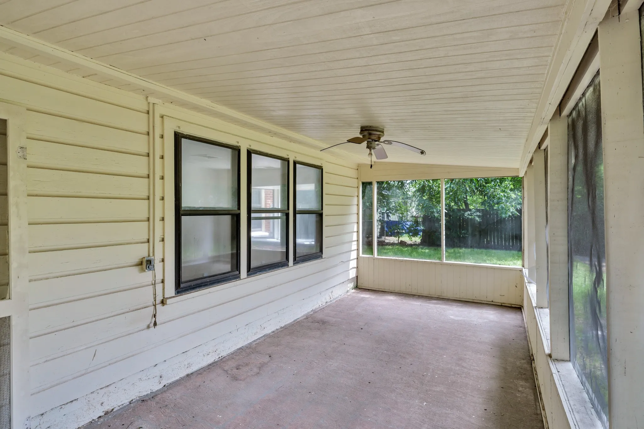 Single Family Residence For Sale in Cooke County , 1404 E Tennie Street, Gainesville, Texas 76240, 2 Bedrooms, 1 Bathroom, Garage spaces, 1,224 Sqft, built in 1950, Price $187,900, mls#21342846, Real Estate Agent in Gainesville, Homes For Sale in Cooke county, Homes For Sale in Gainesville, Realtor in Gainesville Texas, Real Estate Brokerage Independent Realty Texas, Luminita Cordes Realtor