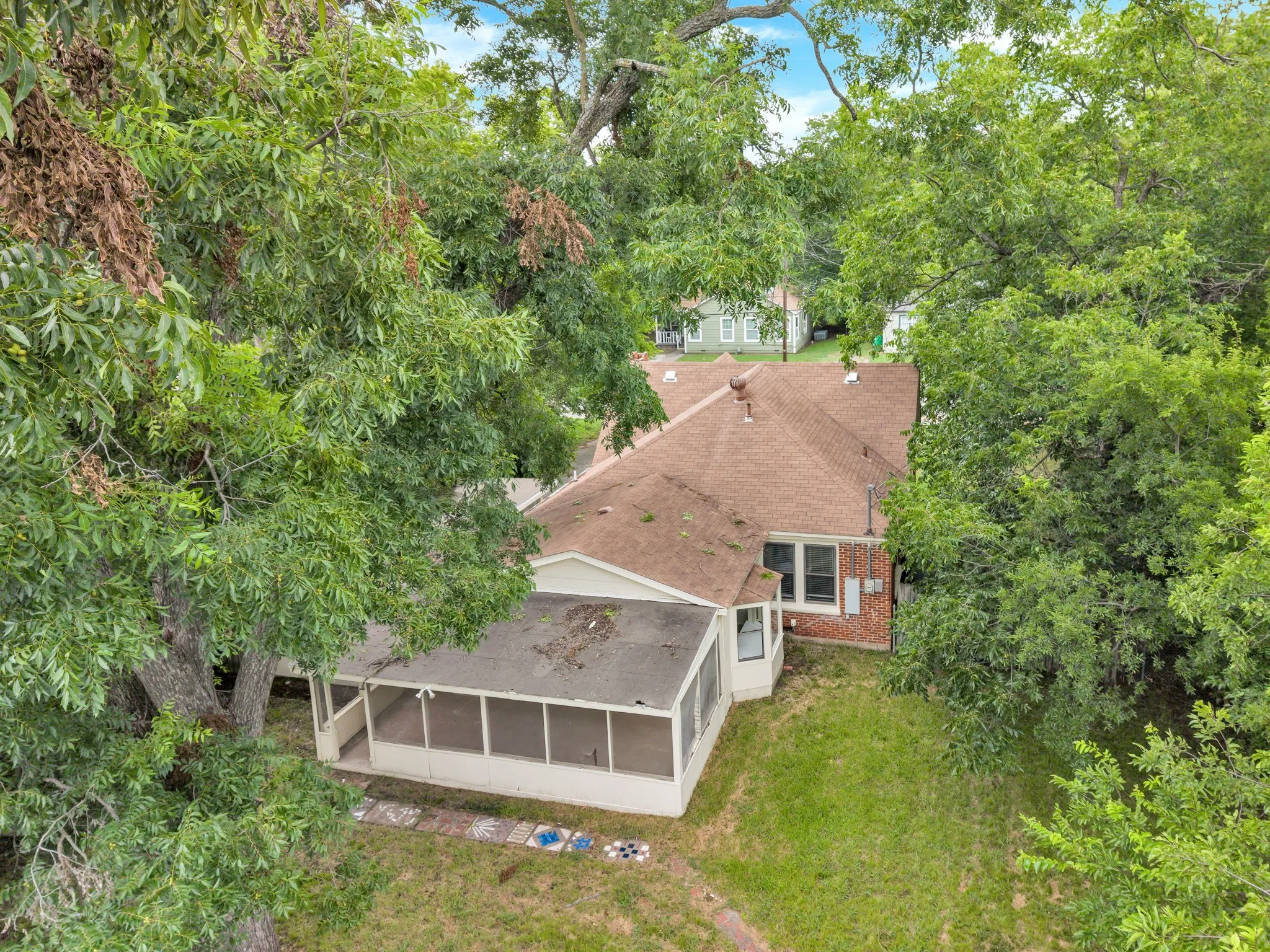Single Family Residence For Sale in Cooke County , 1404 E Tennie Street, Gainesville, Texas 76240, 2 Bedrooms, 1 Bathroom, Garage spaces, 1,224 Sqft, built in 1950, Price $187,900, mls#21342846, Real Estate Agent in Gainesville, Homes For Sale in Cooke county, Homes For Sale in Gainesville, Realtor in Gainesville Texas, Real Estate Brokerage Independent Realty Texas, Luminita Cordes Realtor