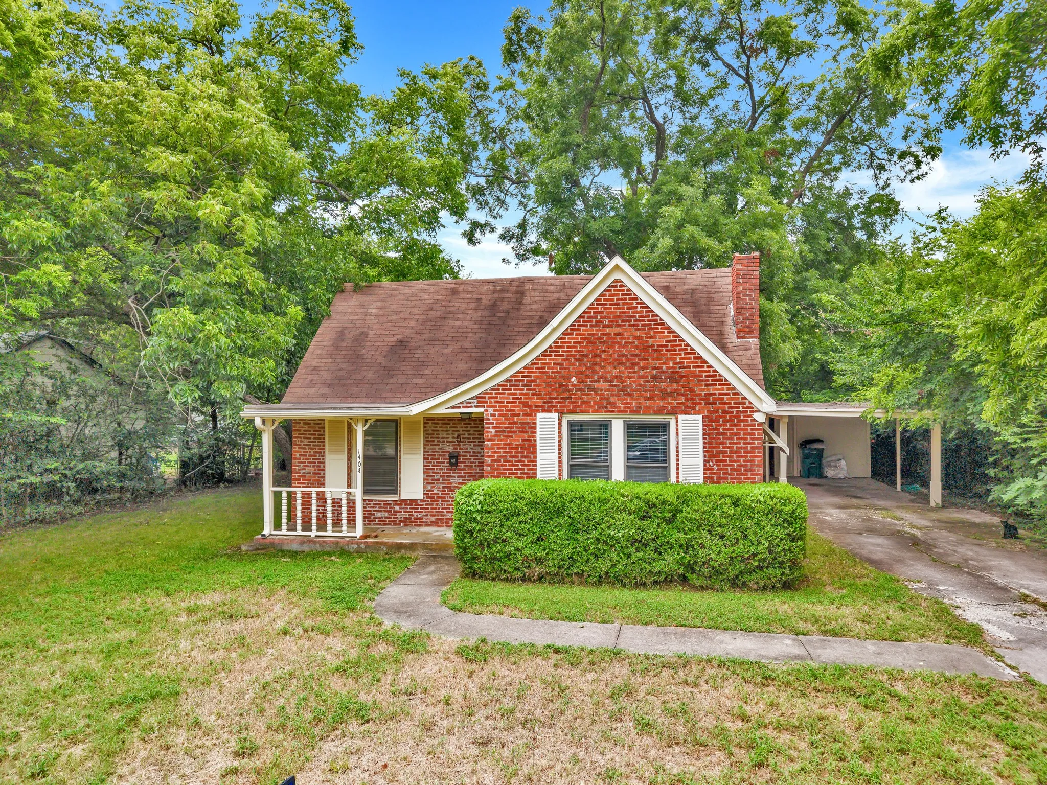 Single Family Residence For Sale in Cooke County , 1404 E Tennie Street, Gainesville, Texas 76240, 2 Bedrooms, 1 Bathroom, Garage spaces, 1,224 Sqft, built in 1950, Price $187,900, mls#21342846, Real Estate Agent in Gainesville, Homes For Sale in Cooke county, Homes For Sale in Gainesville, Realtor in Gainesville Texas, Real Estate Brokerage Independent Realty Texas, Luminita Cordes Realtor