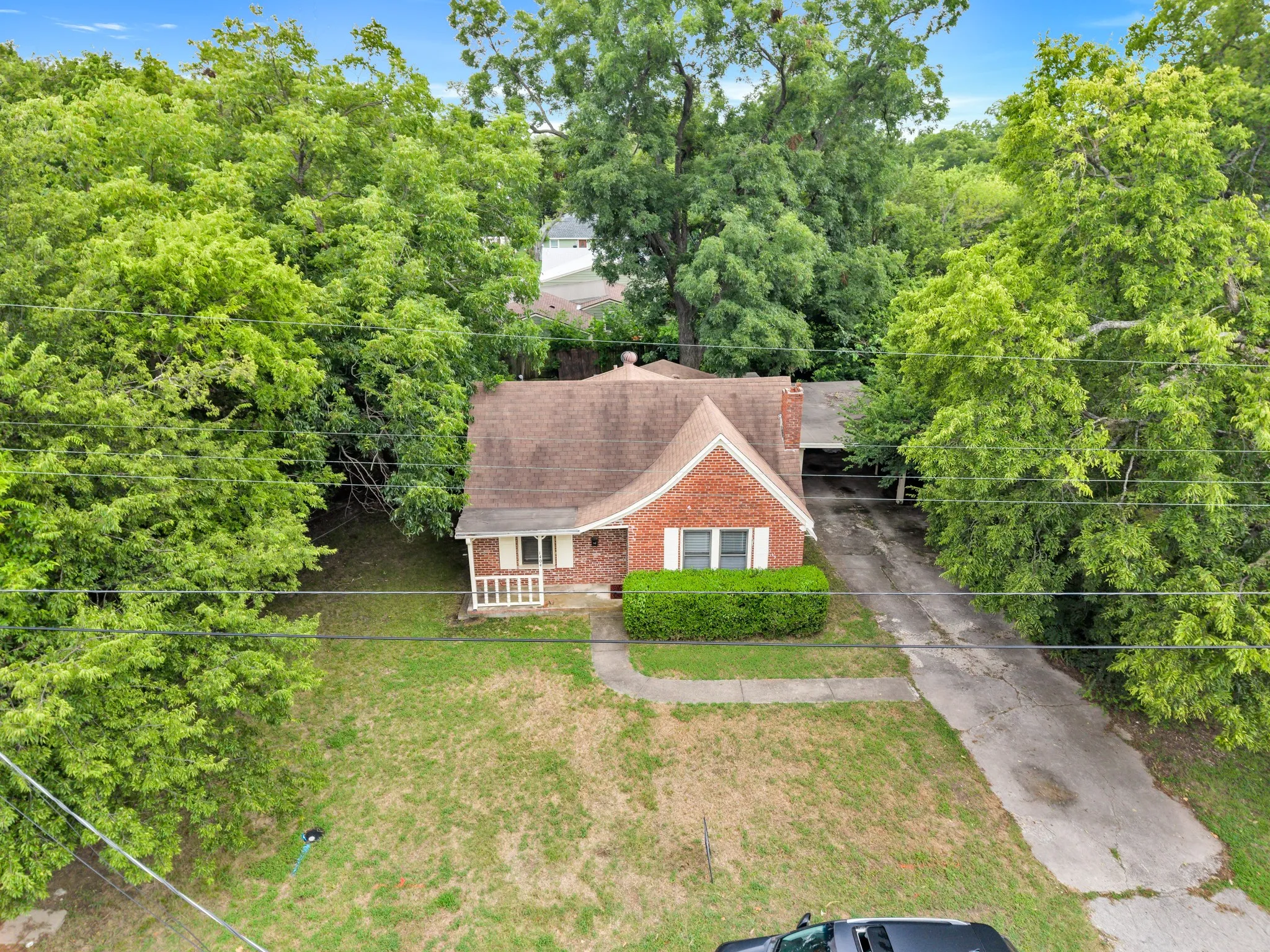 Single Family Residence For Sale in Cooke County , 1404 E Tennie Street, Gainesville, Texas 76240, 2 Bedrooms, 1 Bathroom, Garage spaces, 1,224 Sqft, built in 1950, Price $187,900, mls#21342846, Real Estate Agent in Gainesville, Homes For Sale in Cooke county, Homes For Sale in Gainesville, Realtor in Gainesville Texas, Real Estate Brokerage Independent Realty Texas, Luminita Cordes Realtor