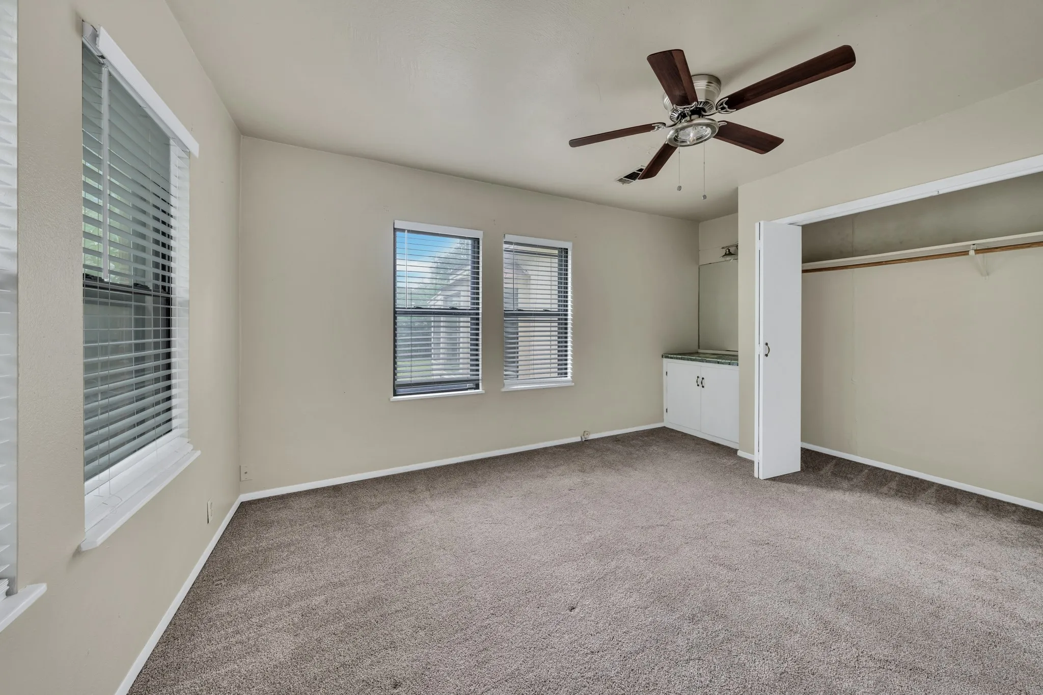 Single Family Residence For Sale in Cooke County , 1404 E Tennie Street, Gainesville, Texas 76240, 2 Bedrooms, 1 Bathroom, Garage spaces, 1,224 Sqft, built in 1950, Price $187,900, mls#21342846, Real Estate Agent in Gainesville, Homes For Sale in Cooke county, Homes For Sale in Gainesville, Realtor in Gainesville Texas, Real Estate Brokerage Independent Realty Texas, Luminita Cordes Realtor