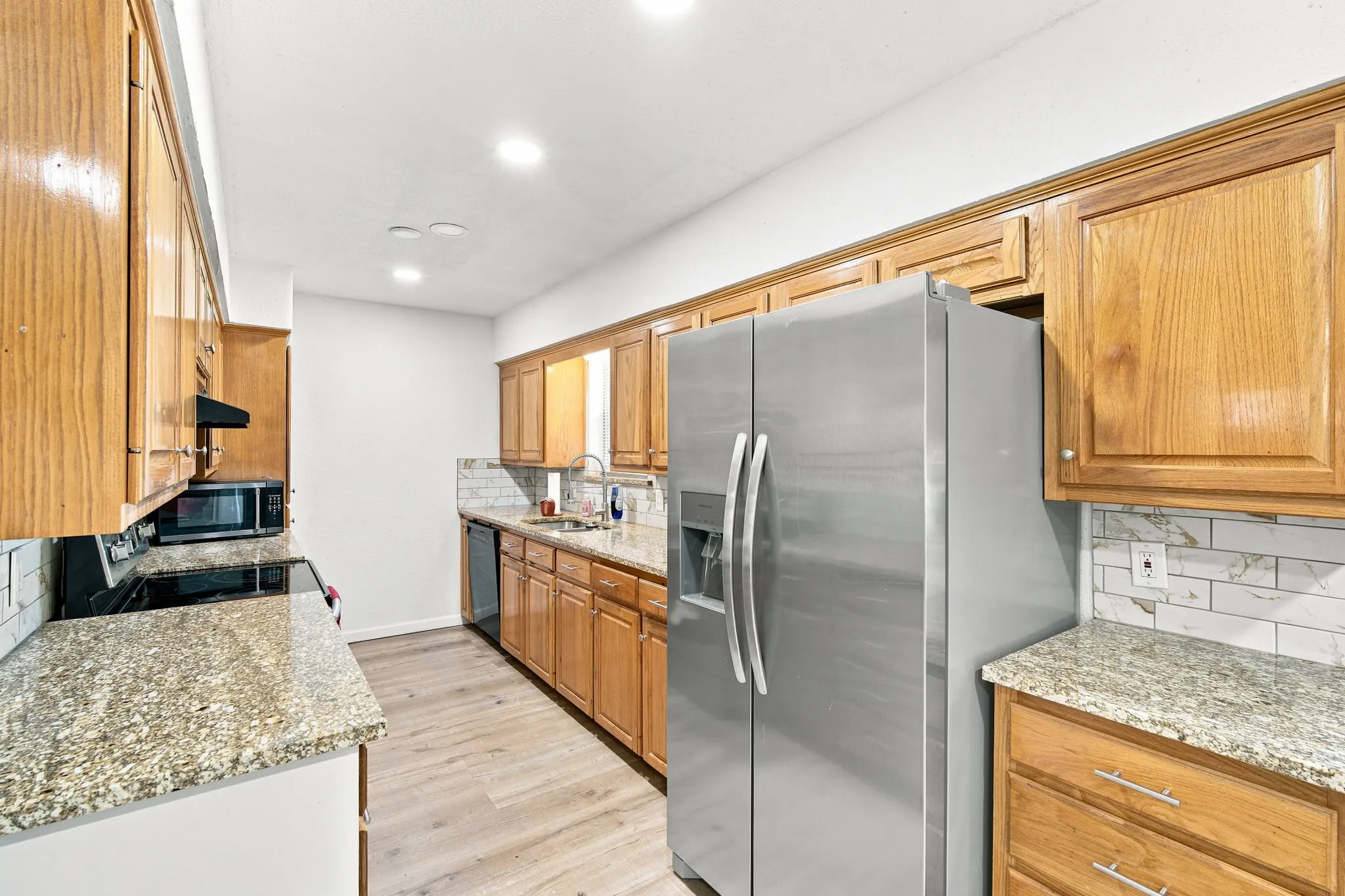 Single Family Residence For Sale in Ellis County , 702 Phillips Drive, Ennis, Texas 75119, 3 Bedroom, 2 Bathroom, Garage spaces, 1,435 Sqft, built in 1965, mls#21342166, Real Estate Agent in Ennis, Homes For Sale in Ellis county, Homes For Sale in Ennis, Realtor in Ennis Texas, Real Estate Brokerage Independent Realty Texas, Luminita Cordes Realtor