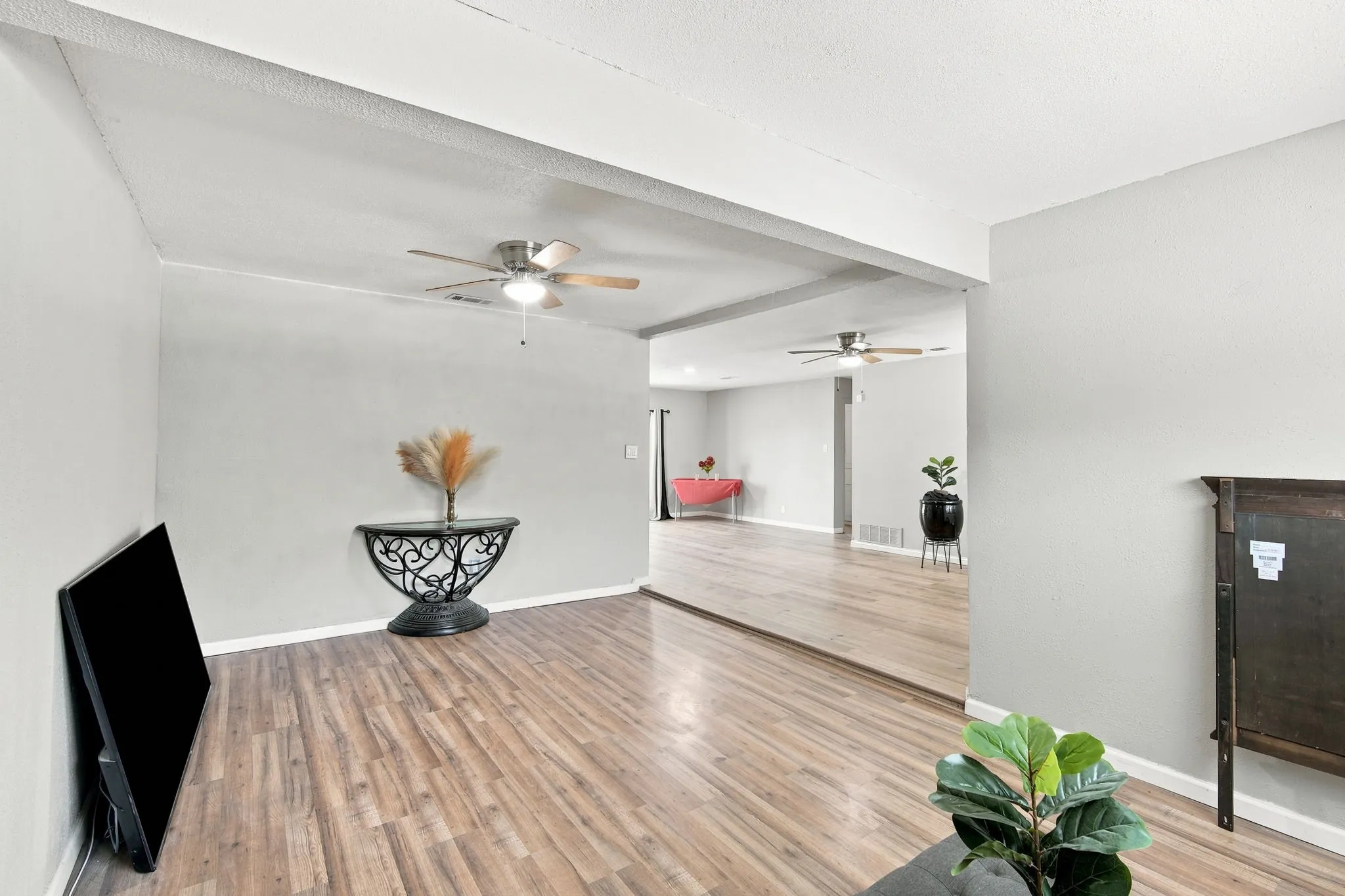 Single Family Residence For Sale in Ellis County , 702 Phillips Drive, Ennis, Texas 75119, 3 Bedroom, 2 Bathroom, Garage spaces, 1,435 Sqft, built in 1965, mls#21342166, Real Estate Agent in Ennis, Homes For Sale in Ellis county, Homes For Sale in Ennis, Realtor in Ennis Texas, Real Estate Brokerage Independent Realty Texas, Luminita Cordes Realtor