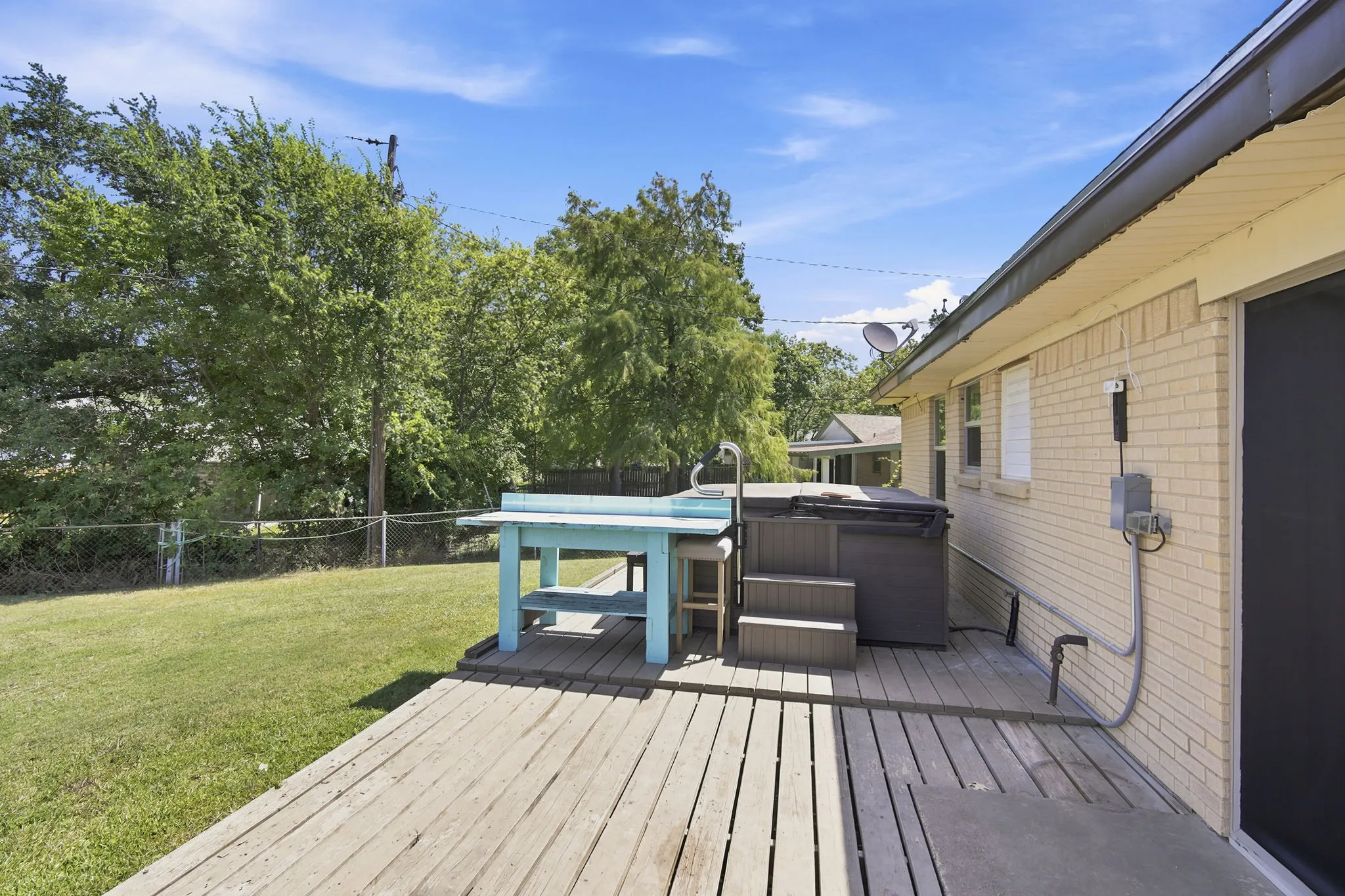 Single Family Residence For Sale in Ellis County , 702 Phillips Drive, Ennis, Texas 75119, 3 Bedroom, 2 Bathroom, Garage spaces, 1,435 Sqft, built in 1965, mls#21342166, Real Estate Agent in Ennis, Homes For Sale in Ellis county, Homes For Sale in Ennis, Realtor in Ennis Texas, Real Estate Brokerage Independent Realty Texas, Luminita Cordes Realtor