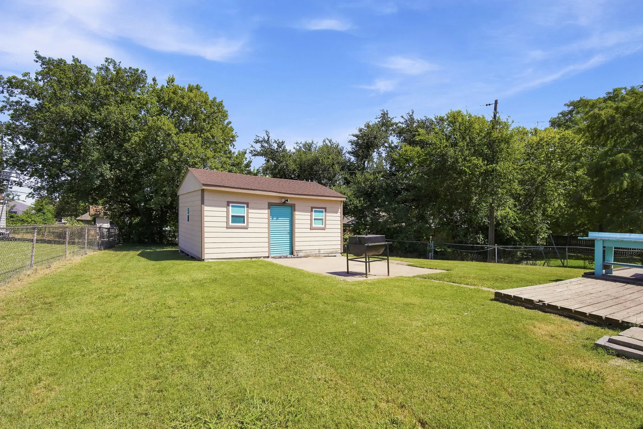 Single Family Residence For Sale in Ellis County , 702 Phillips Drive, Ennis, Texas 75119, 3 Bedroom, 2 Bathroom, Garage spaces, 1,435 Sqft, built in 1965, mls#21342166, Real Estate Agent in Ennis, Homes For Sale in Ellis county, Homes For Sale in Ennis, Realtor in Ennis Texas, Real Estate Brokerage Independent Realty Texas, Luminita Cordes Realtor
