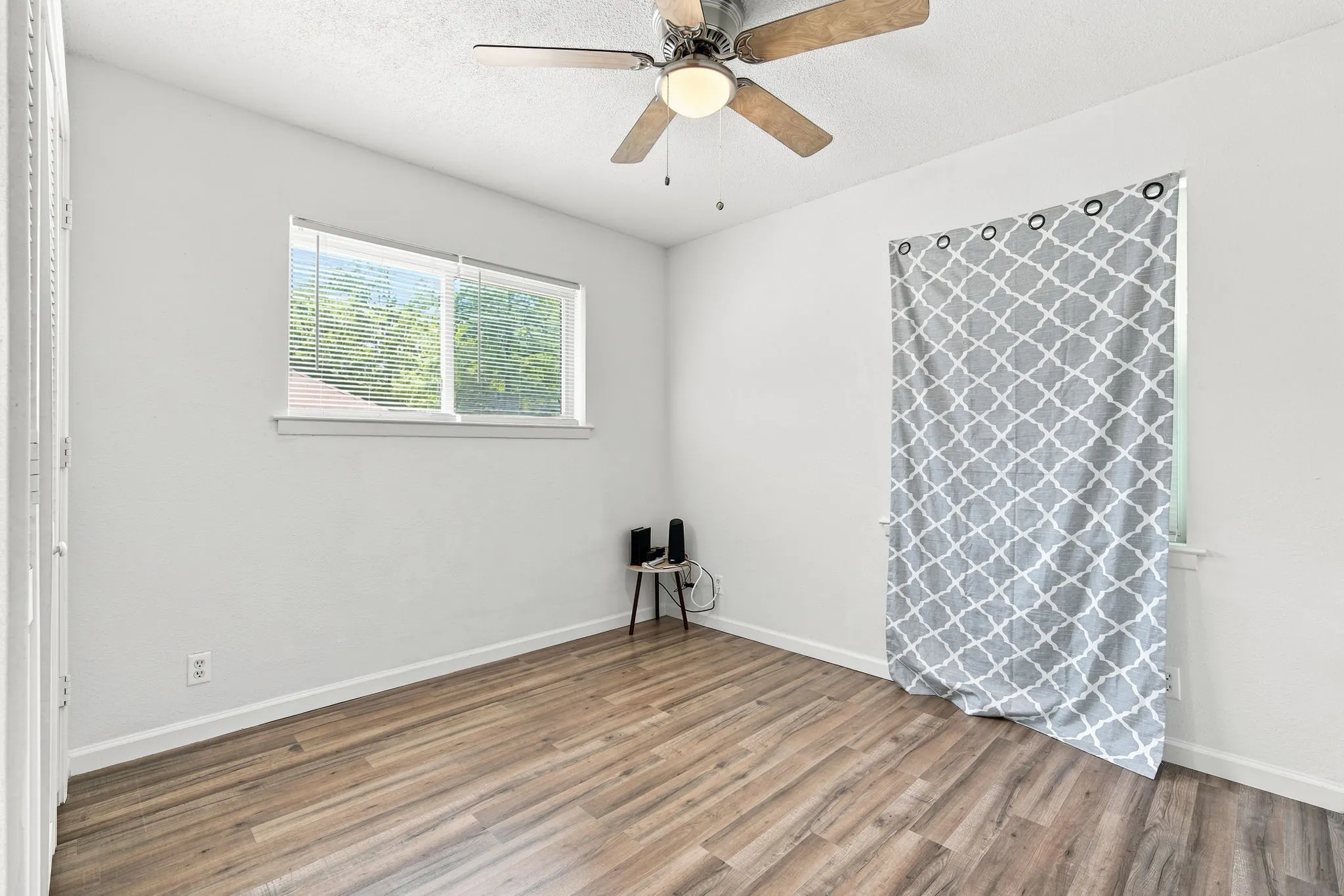 Single Family Residence For Sale in Ellis County , 702 Phillips Drive, Ennis, Texas 75119, 3 Bedroom, 2 Bathroom, Garage spaces, 1,435 Sqft, built in 1965, mls#21342166, Real Estate Agent in Ennis, Homes For Sale in Ellis county, Homes For Sale in Ennis, Realtor in Ennis Texas, Real Estate Brokerage Independent Realty Texas, Luminita Cordes Realtor