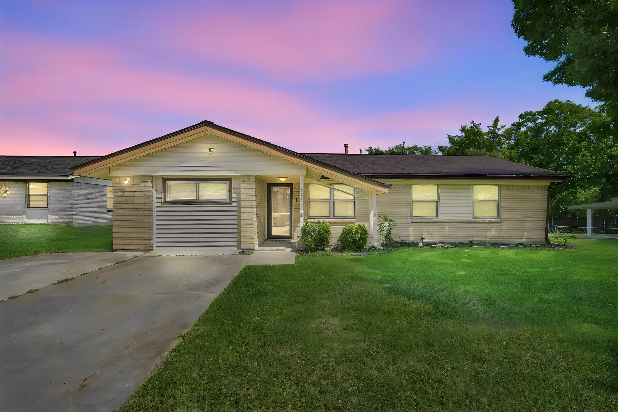 Single Family Residence For Sale in Ellis County , 702 Phillips Drive, Ennis, Texas 75119, 3 Bedroom, 2 Bathroom, Garage spaces, 1,435 Sqft, built in 1965, mls#21342166, Real Estate Agent in Ennis, Homes For Sale in Ellis county, Homes For Sale in Ennis, Realtor in Ennis Texas, Real Estate Brokerage Independent Realty Texas, Luminita Cordes Realtor