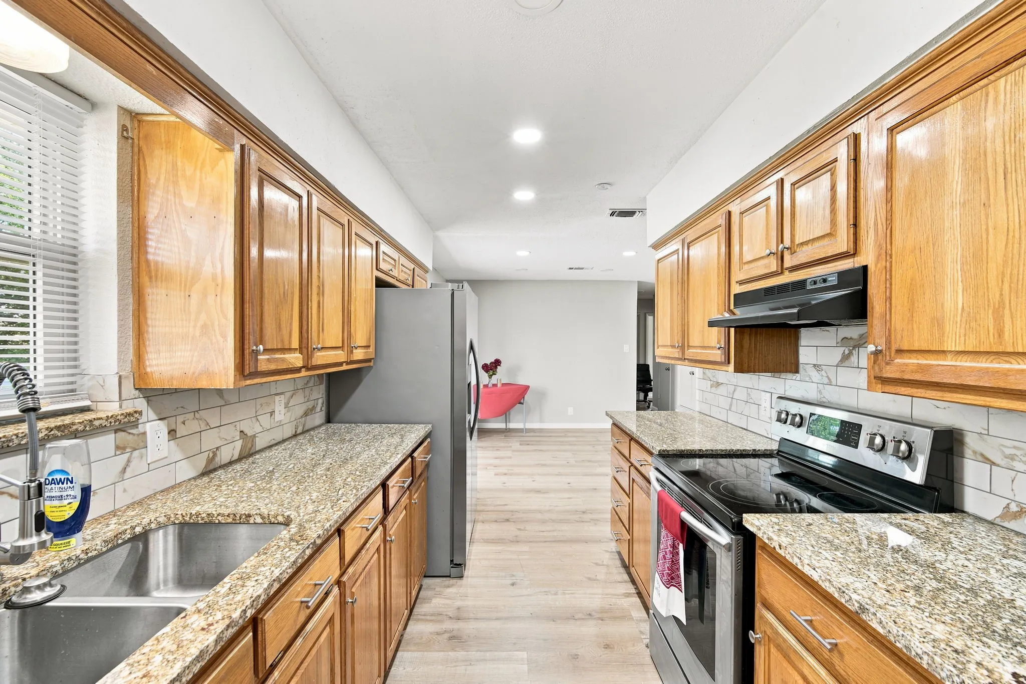 Single Family Residence For Sale in Ellis County , 702 Phillips Drive, Ennis, Texas 75119, 3 Bedroom, 2 Bathroom, Garage spaces, 1,435 Sqft, built in 1965, mls#21342166, Real Estate Agent in Ennis, Homes For Sale in Ellis county, Homes For Sale in Ennis, Realtor in Ennis Texas, Real Estate Brokerage Independent Realty Texas, Luminita Cordes Realtor